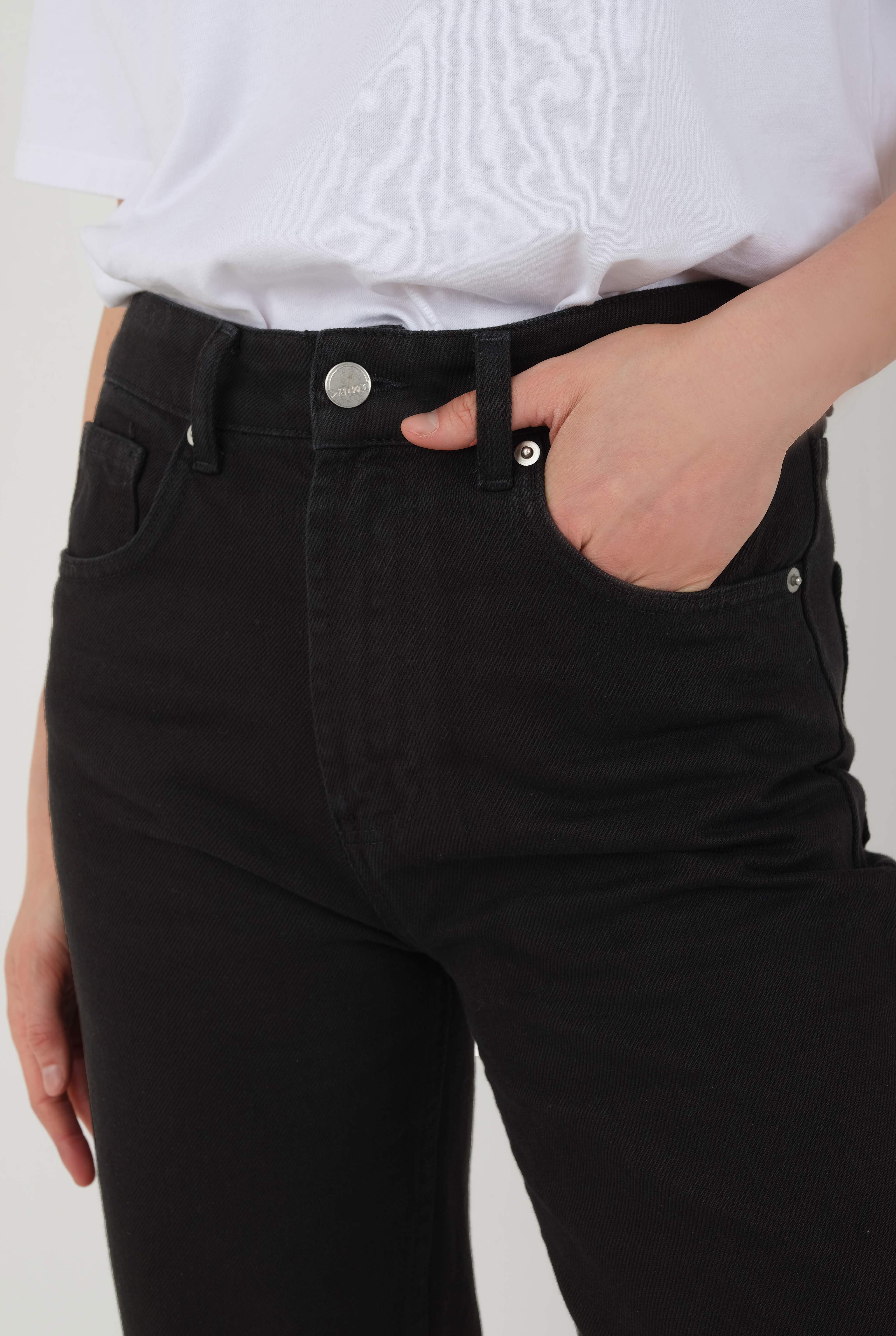 Straight Fit Jean Black - 4