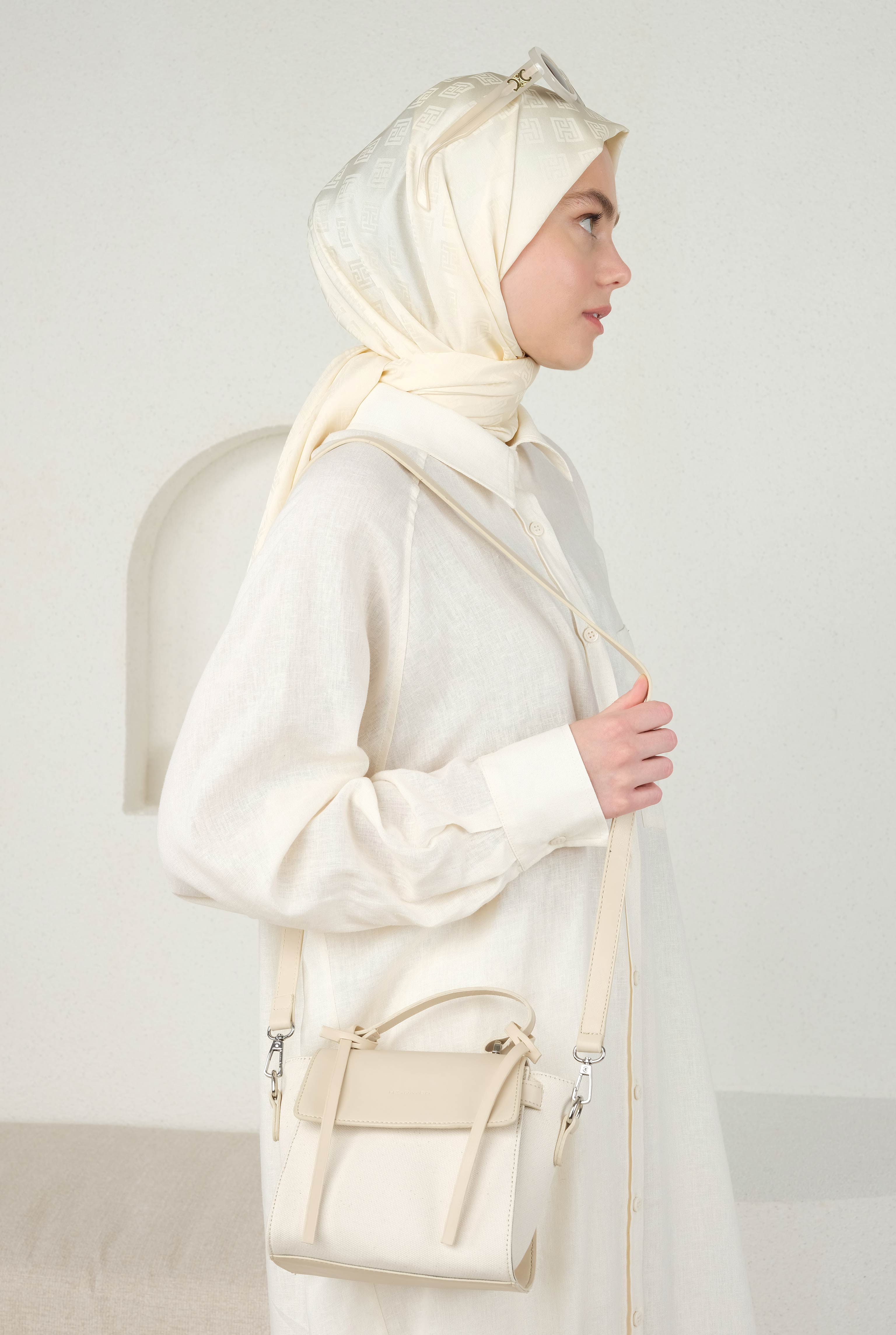 Logo Patterned Jacquard Shawl Cream - 3