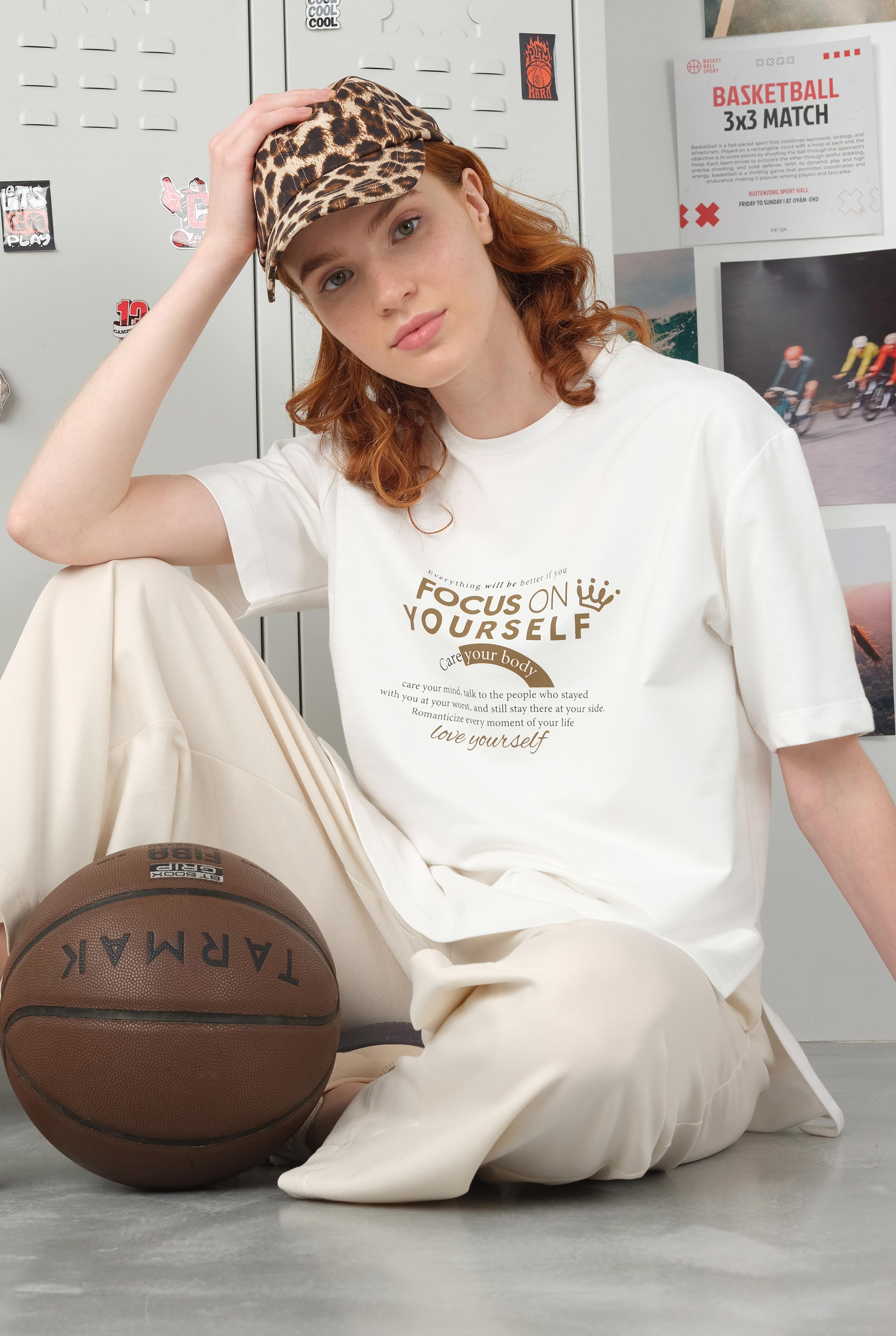 Focus On T-Shirt White Down-Cumin - HE-QA