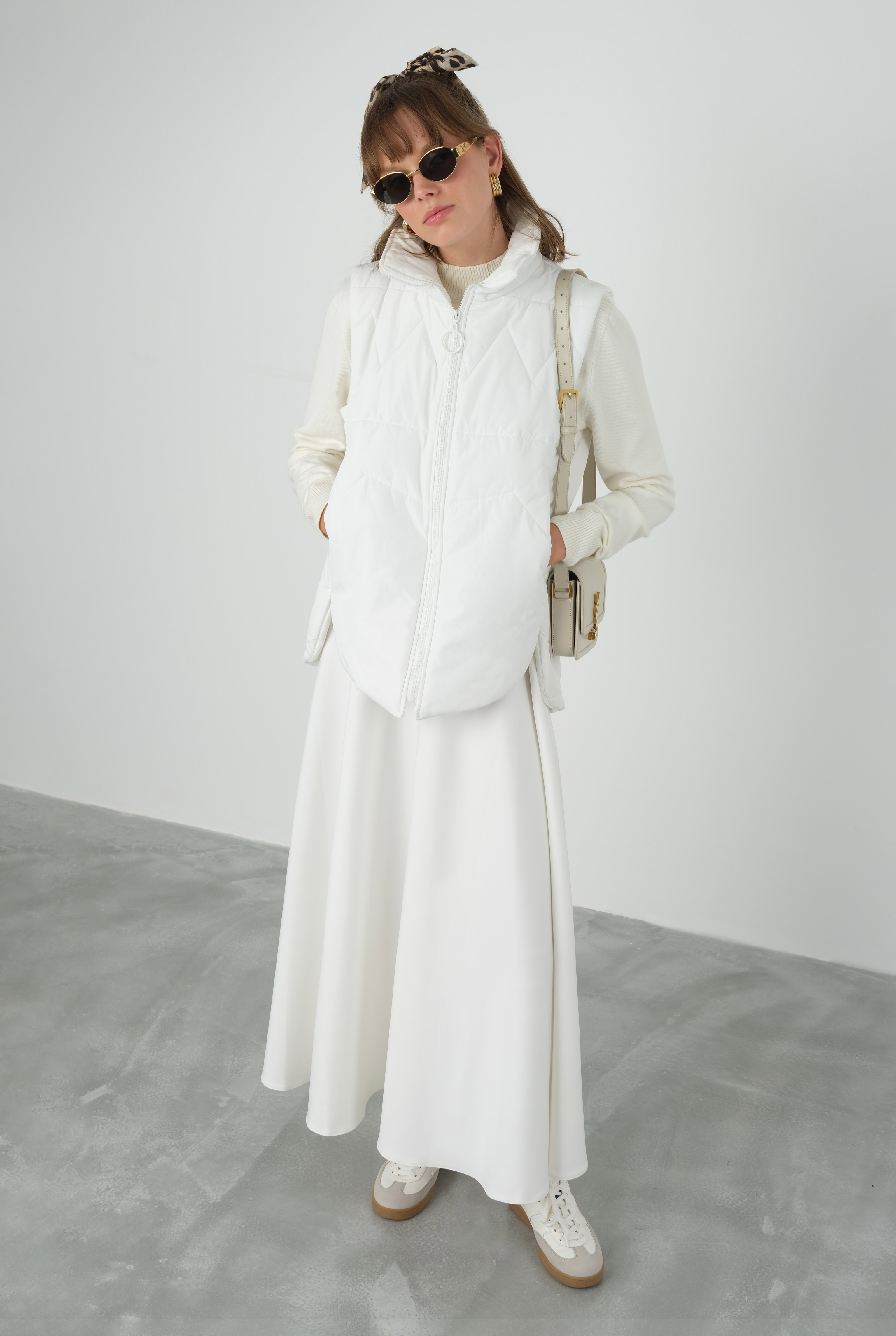 Short Down Waistcoat White - HE-QA
