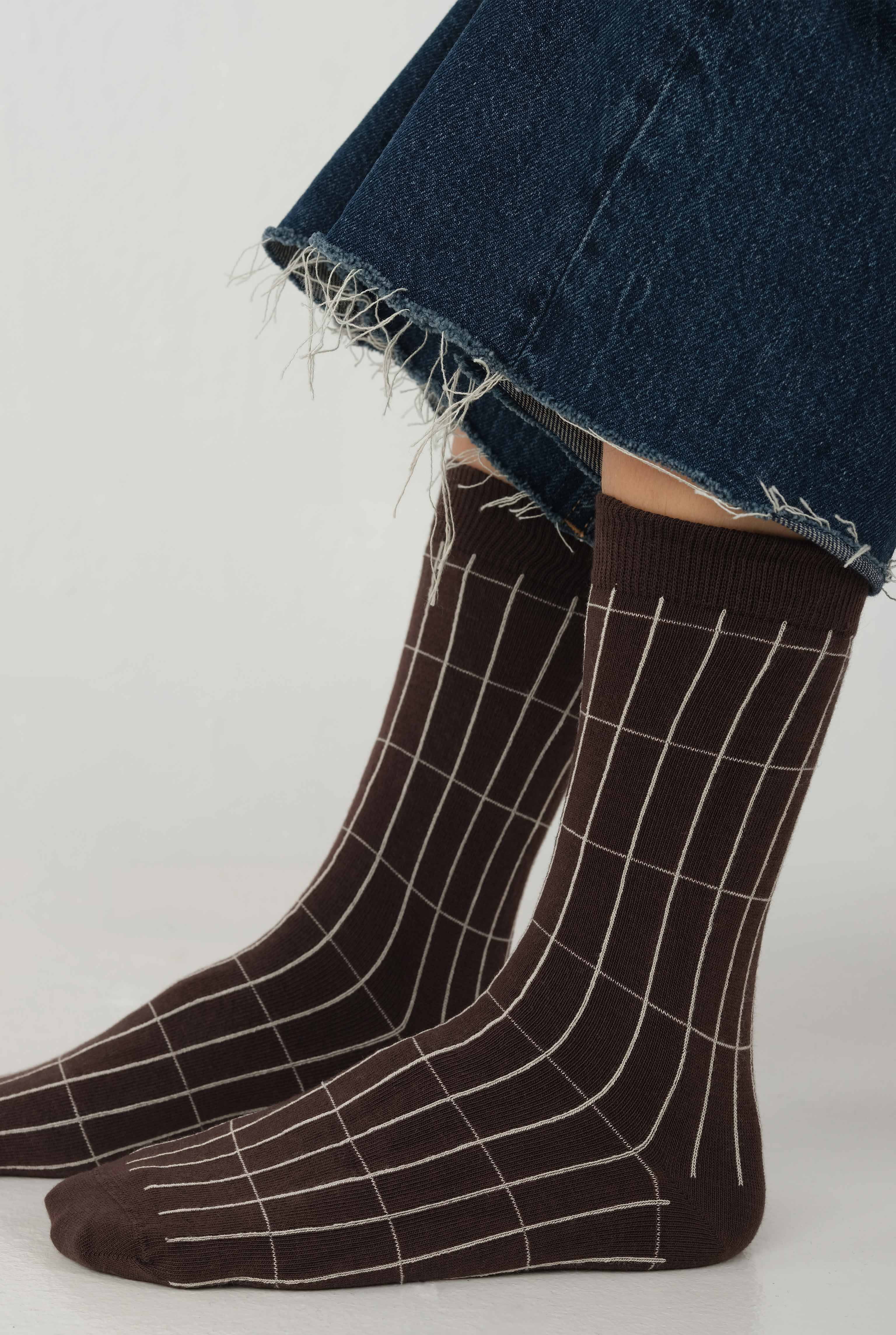 Grid Patterned Ankle Sock Dark Brown -Beige - 2