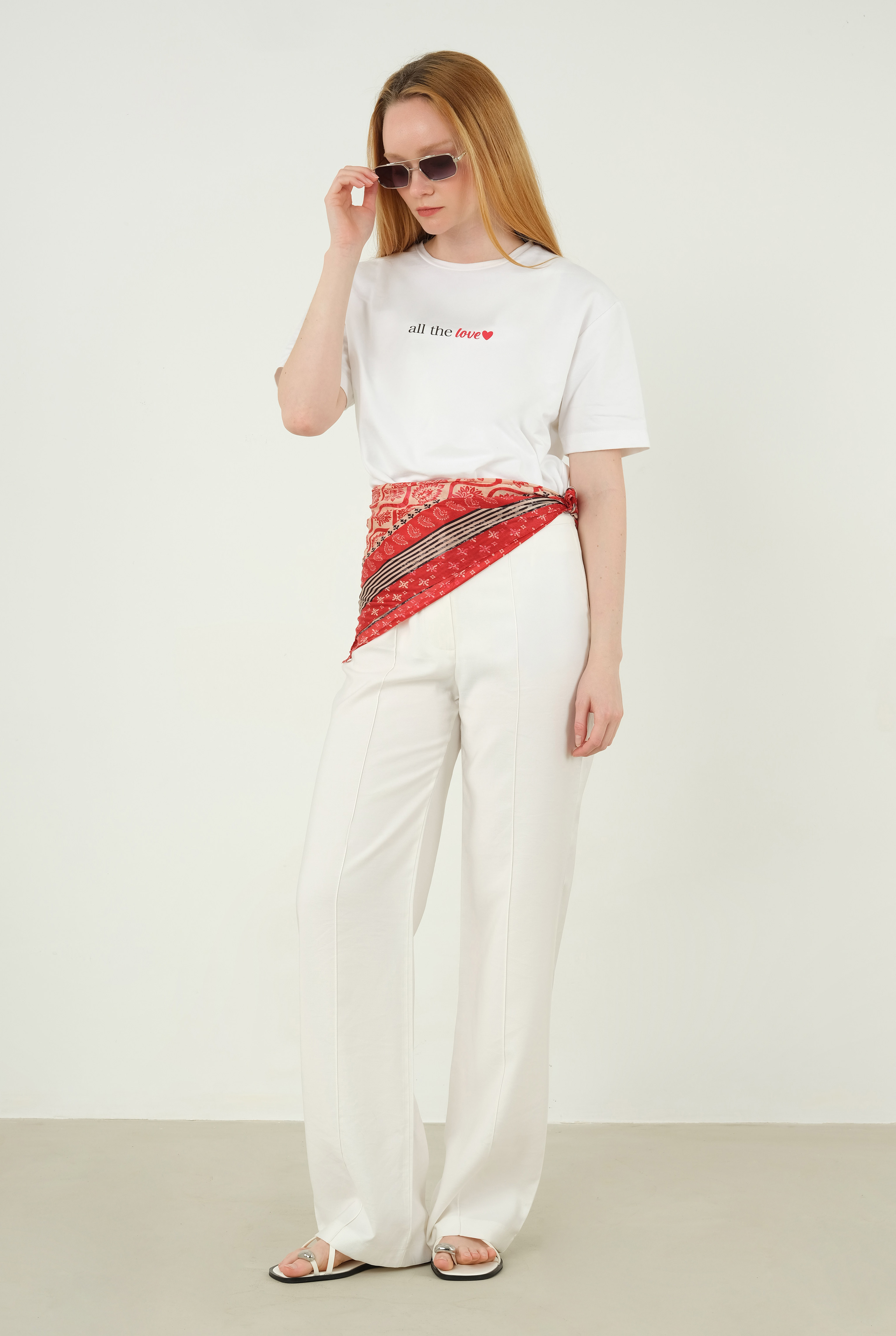 All The Love T-Shirt White Down - HE-QA