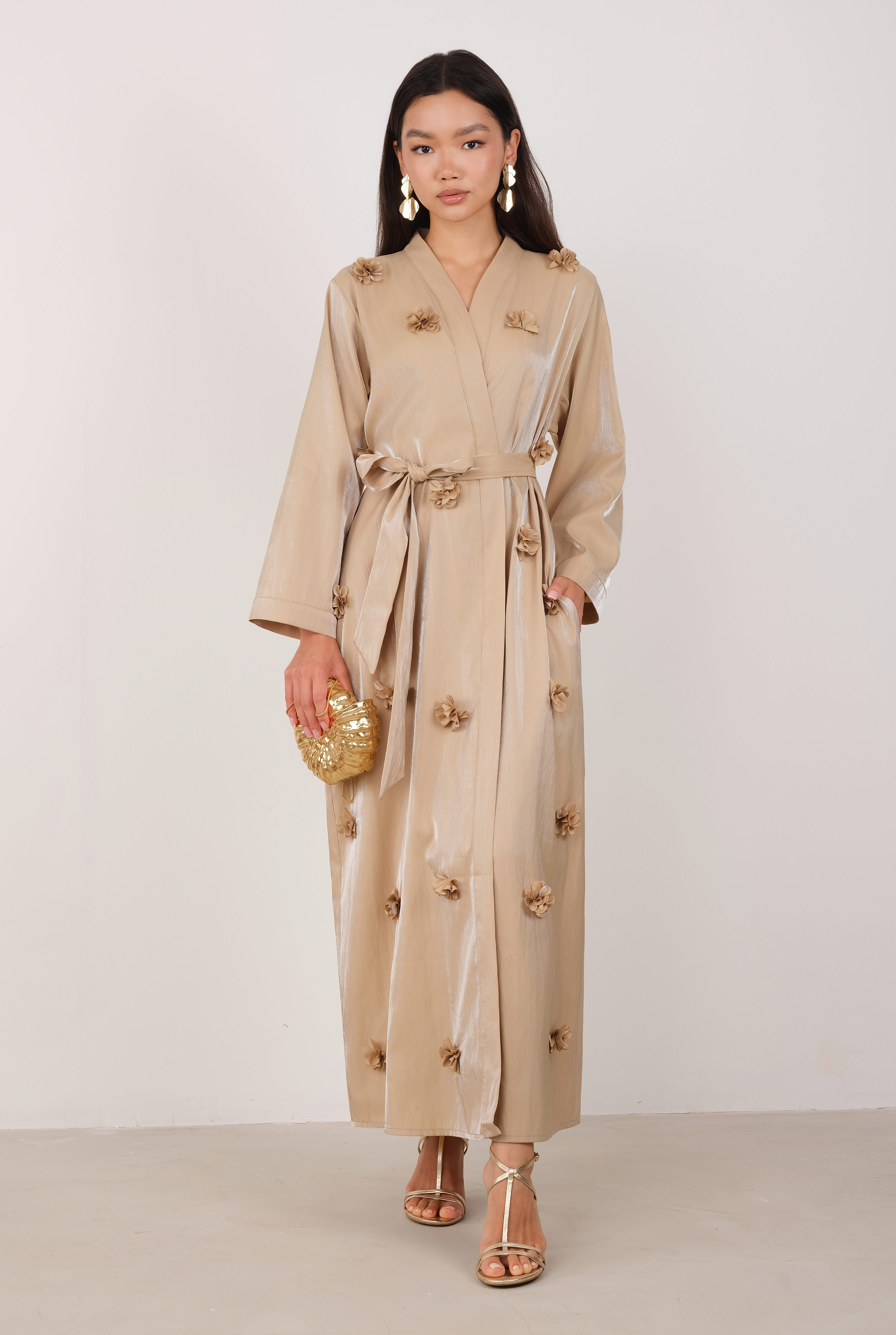 Çiçekli Aplikeli Abaya Koyu Bej - 3