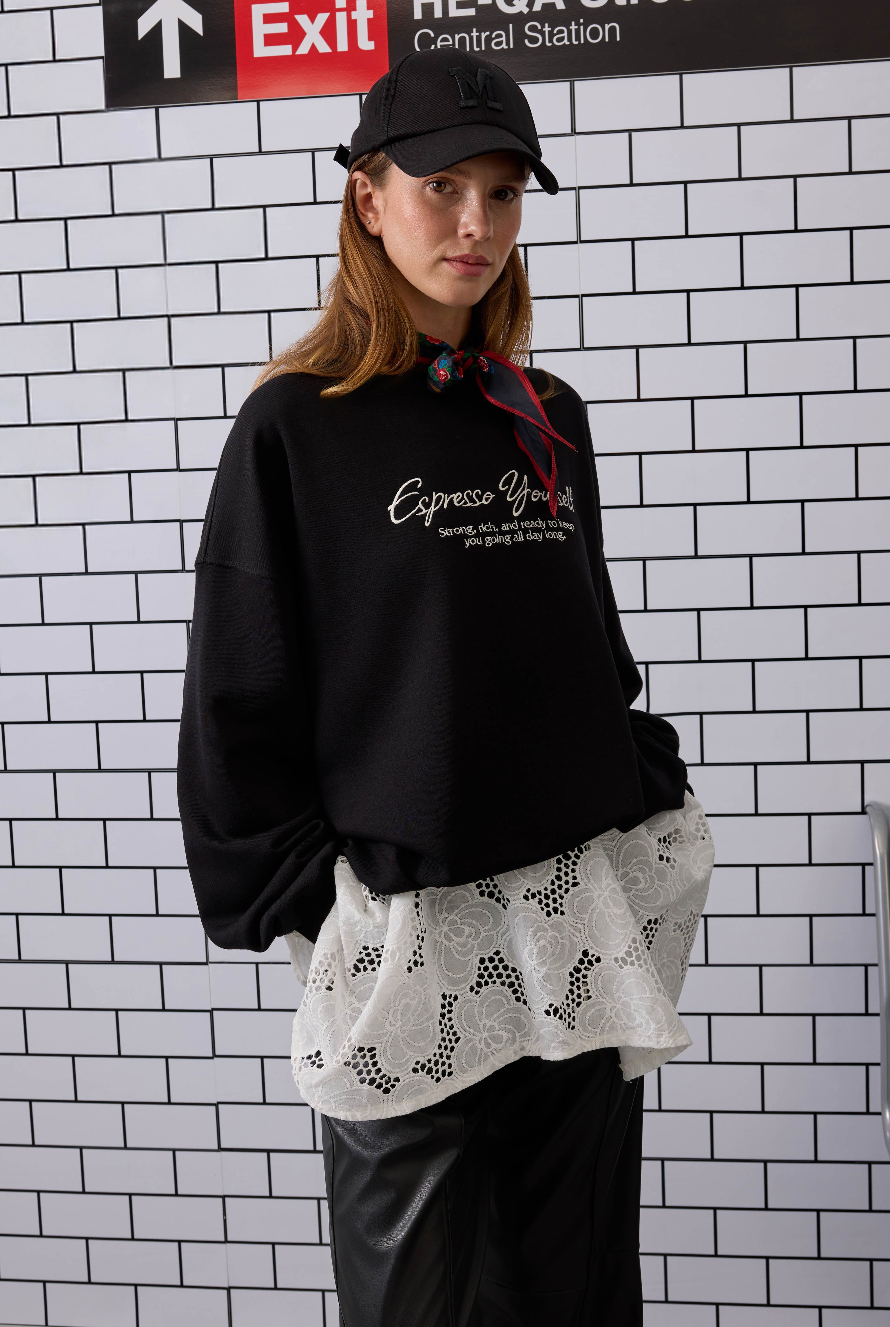 Embroidered Sweatshirt Black - 3