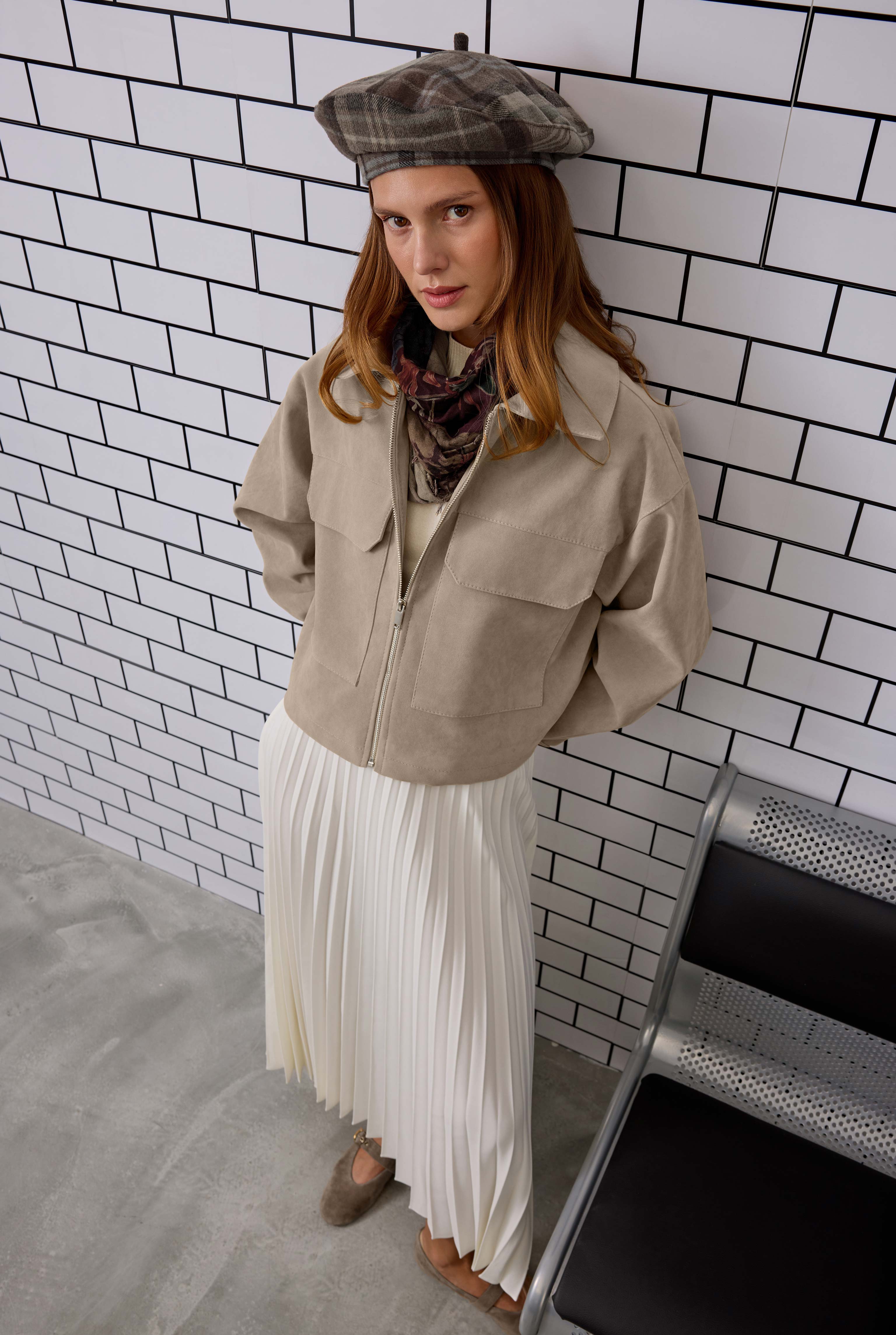 Short Suede Jacket Beige - 1