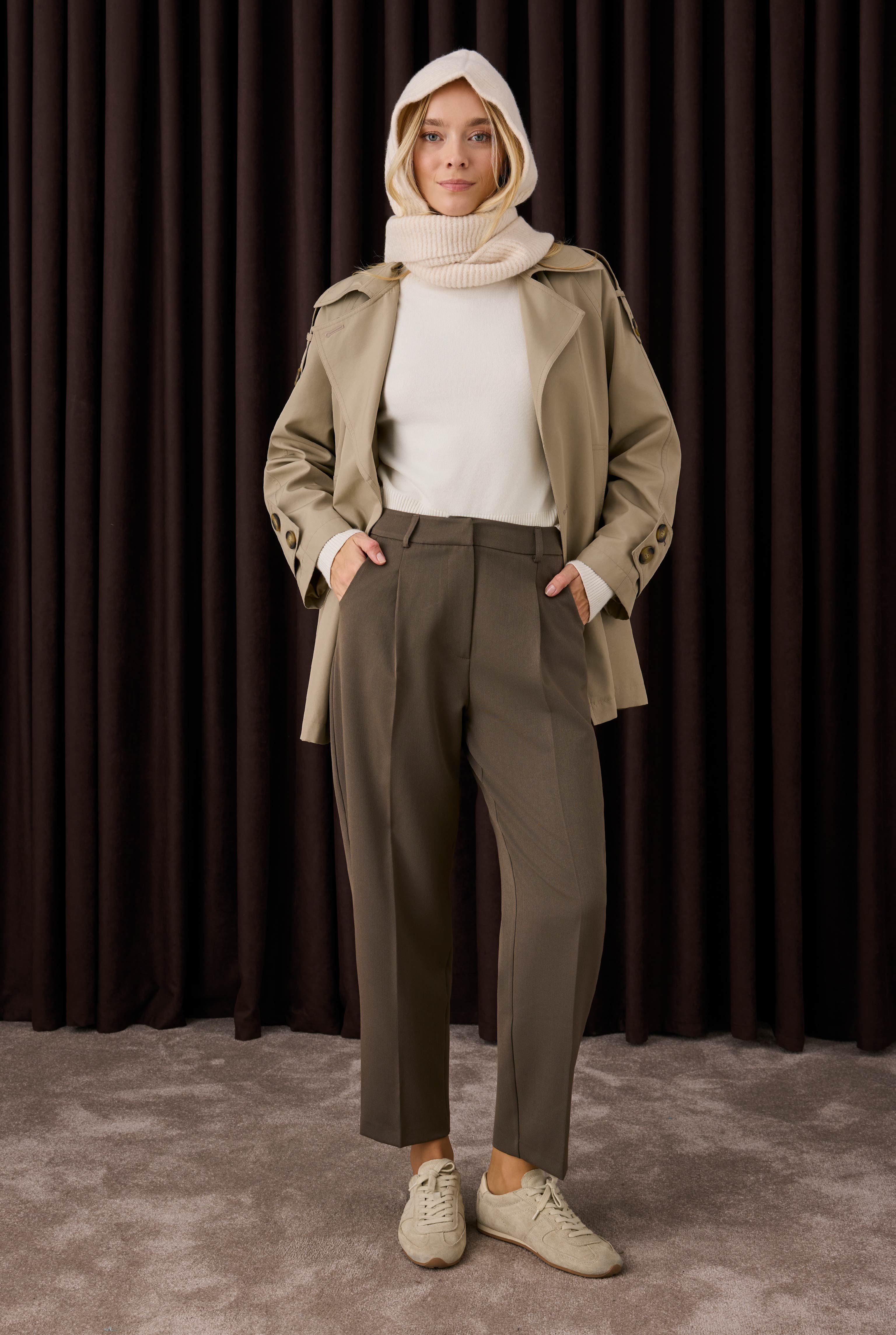 Tapered Trousers Truffle - HE-QA