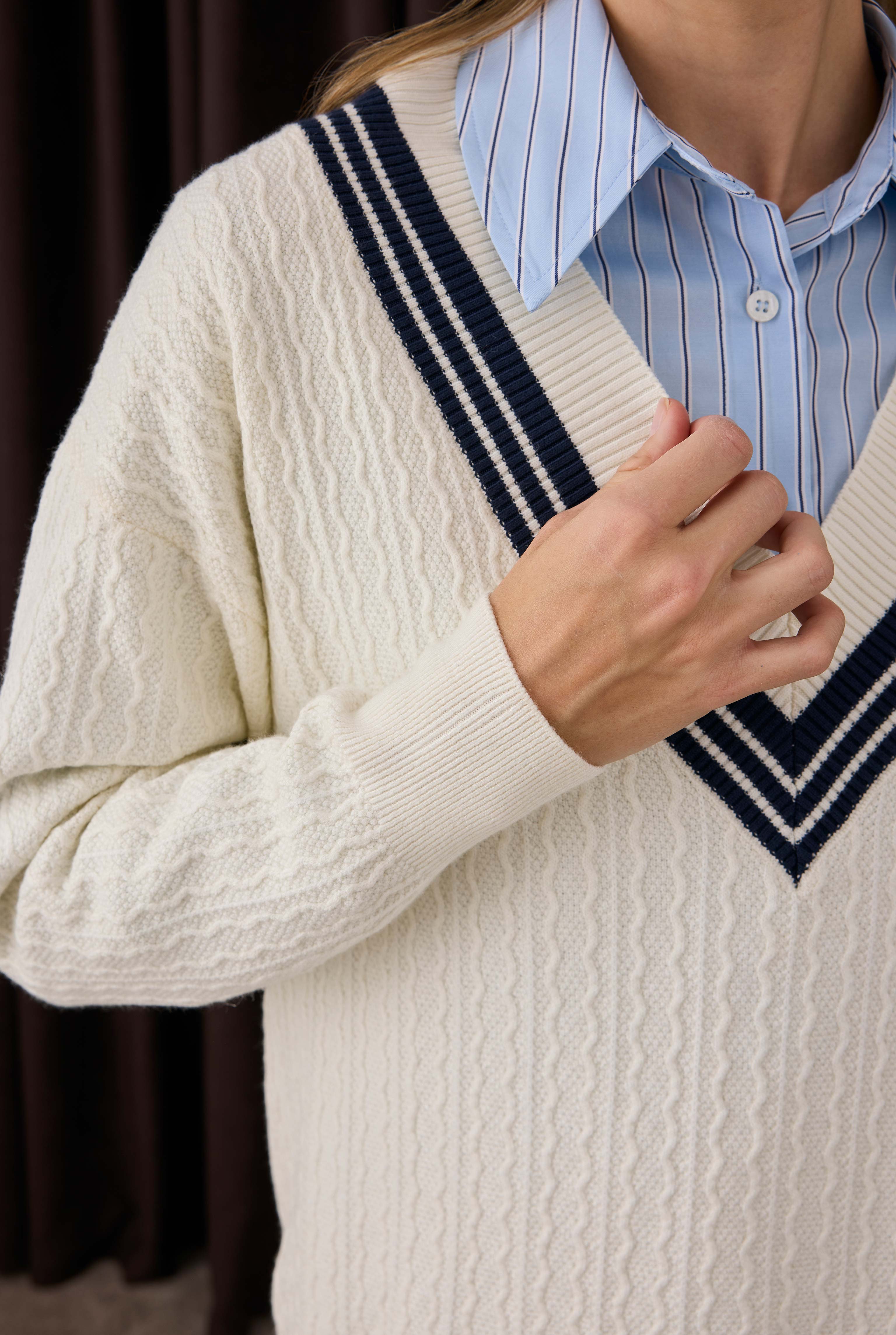 V Collared Textured Knitwear Ecru - 4