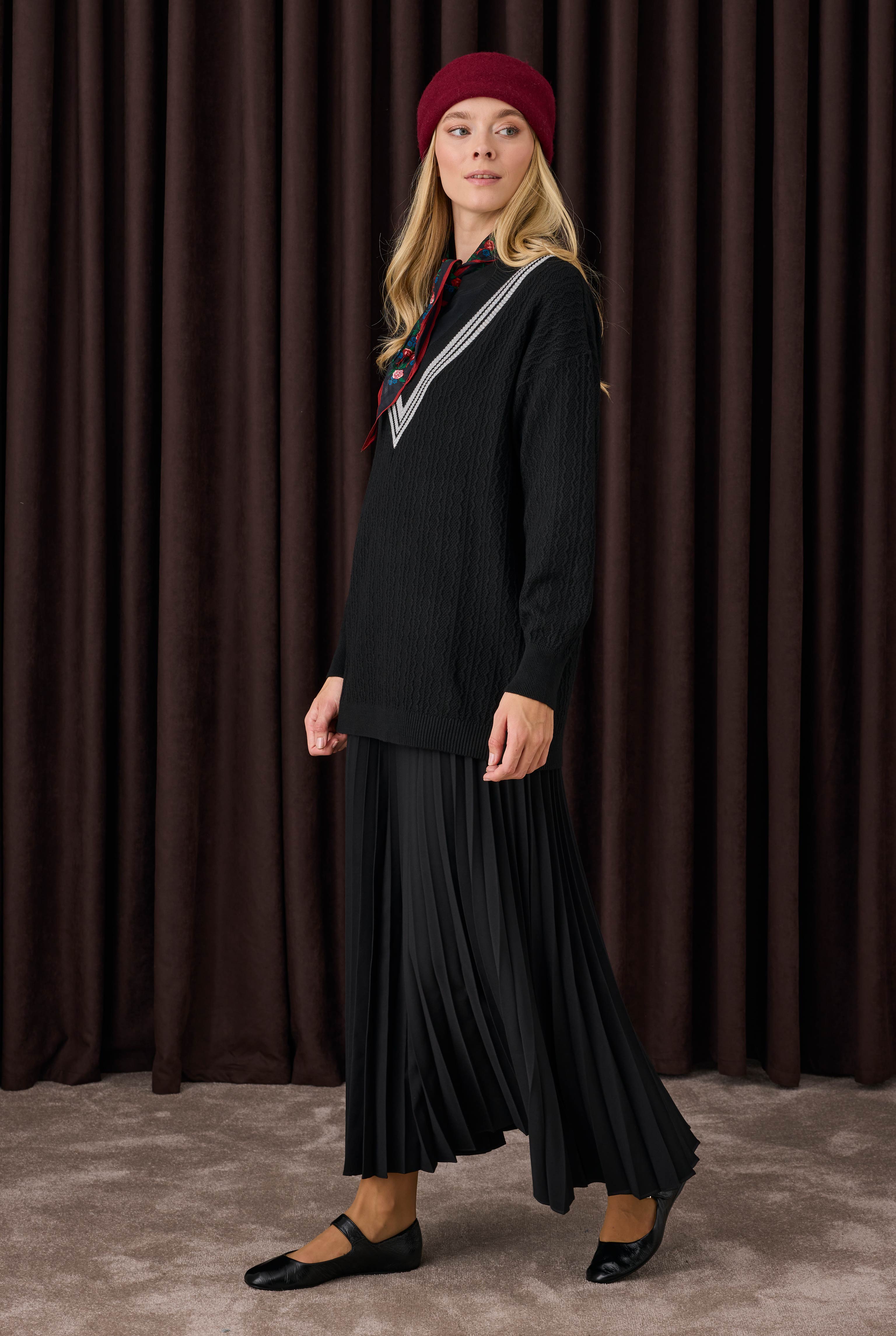 V Collared Textured Knitwear Black - 3