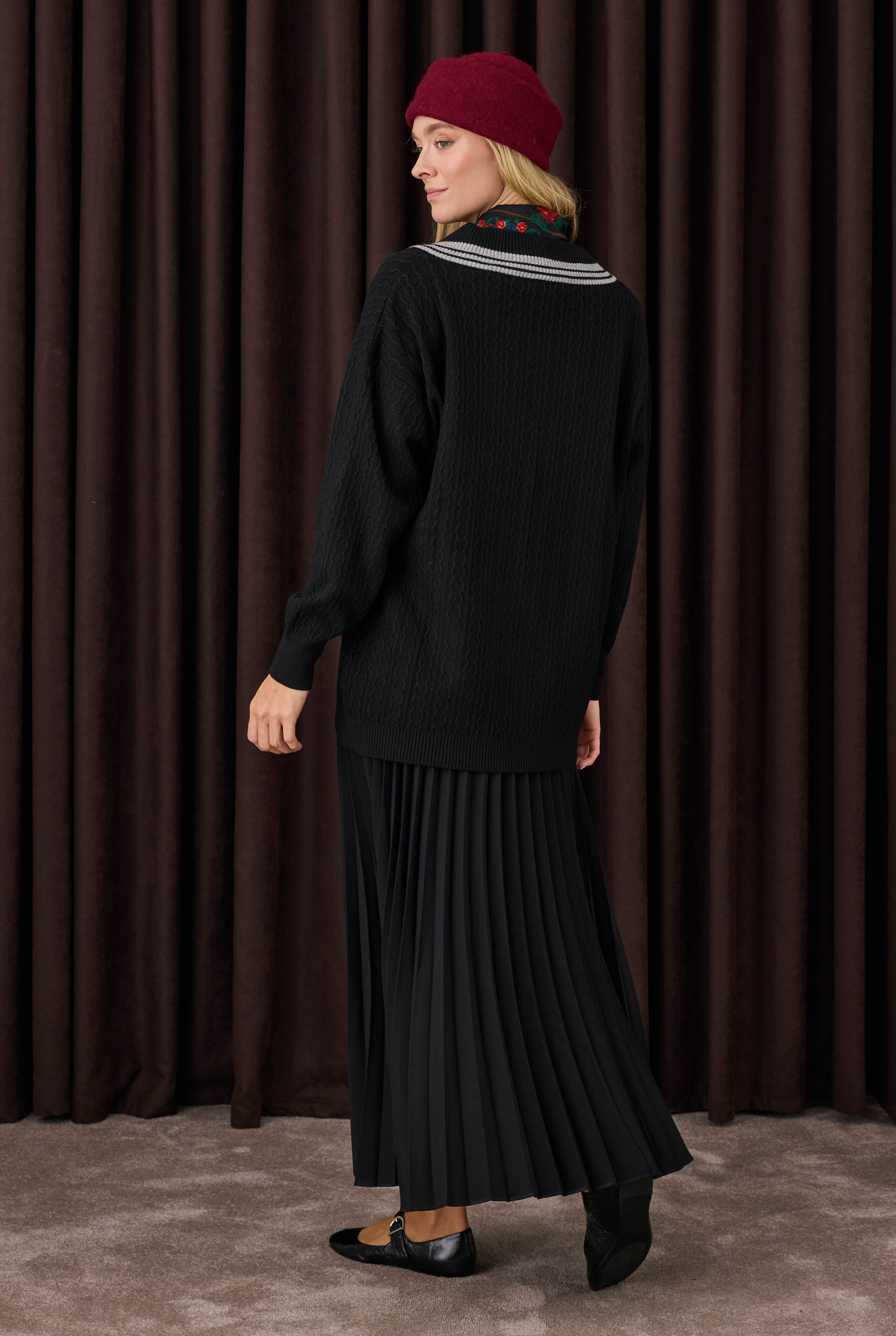 V Collared Textured Knitwear Black - 4