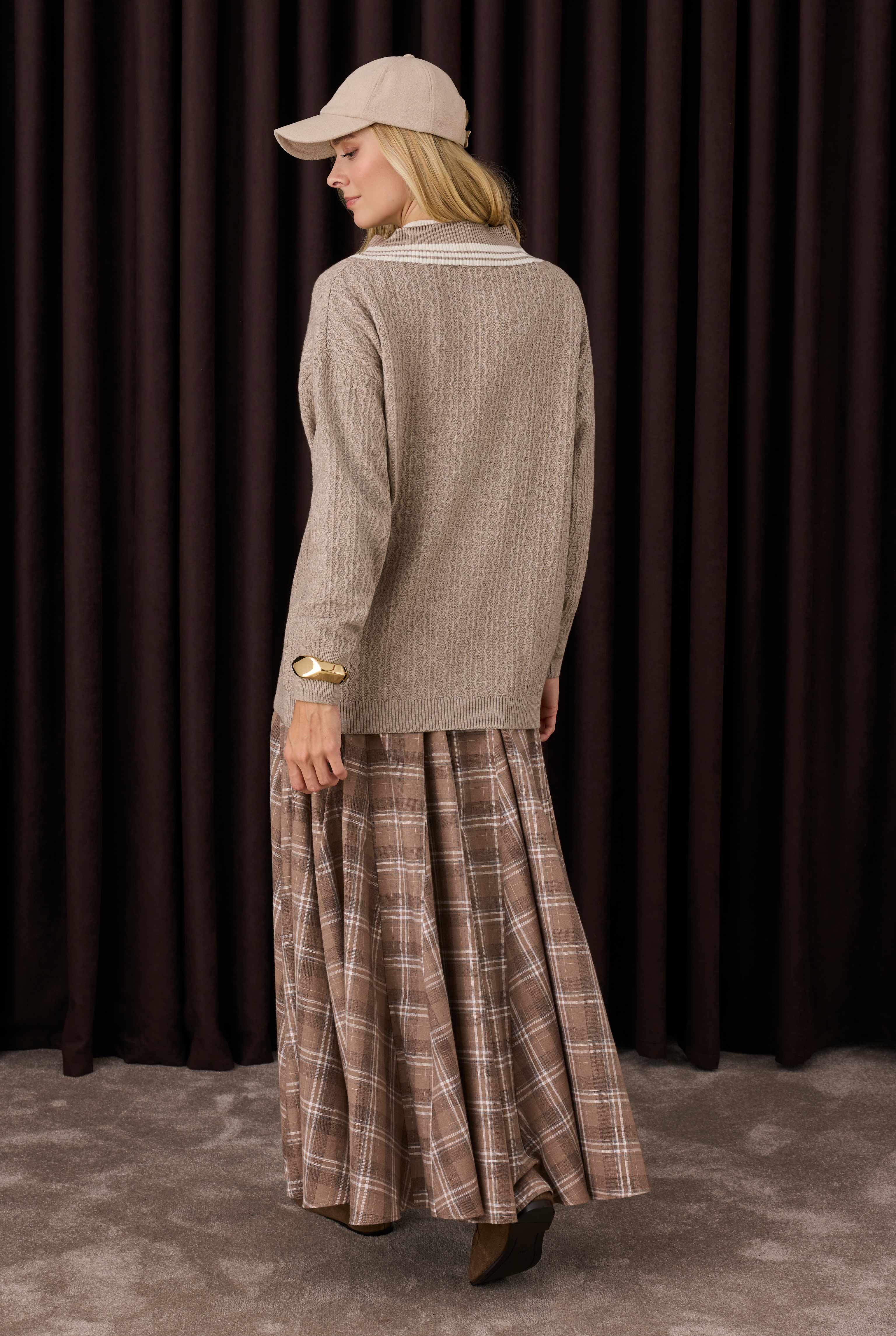 V Collared Textured Knitwear Mink - 3