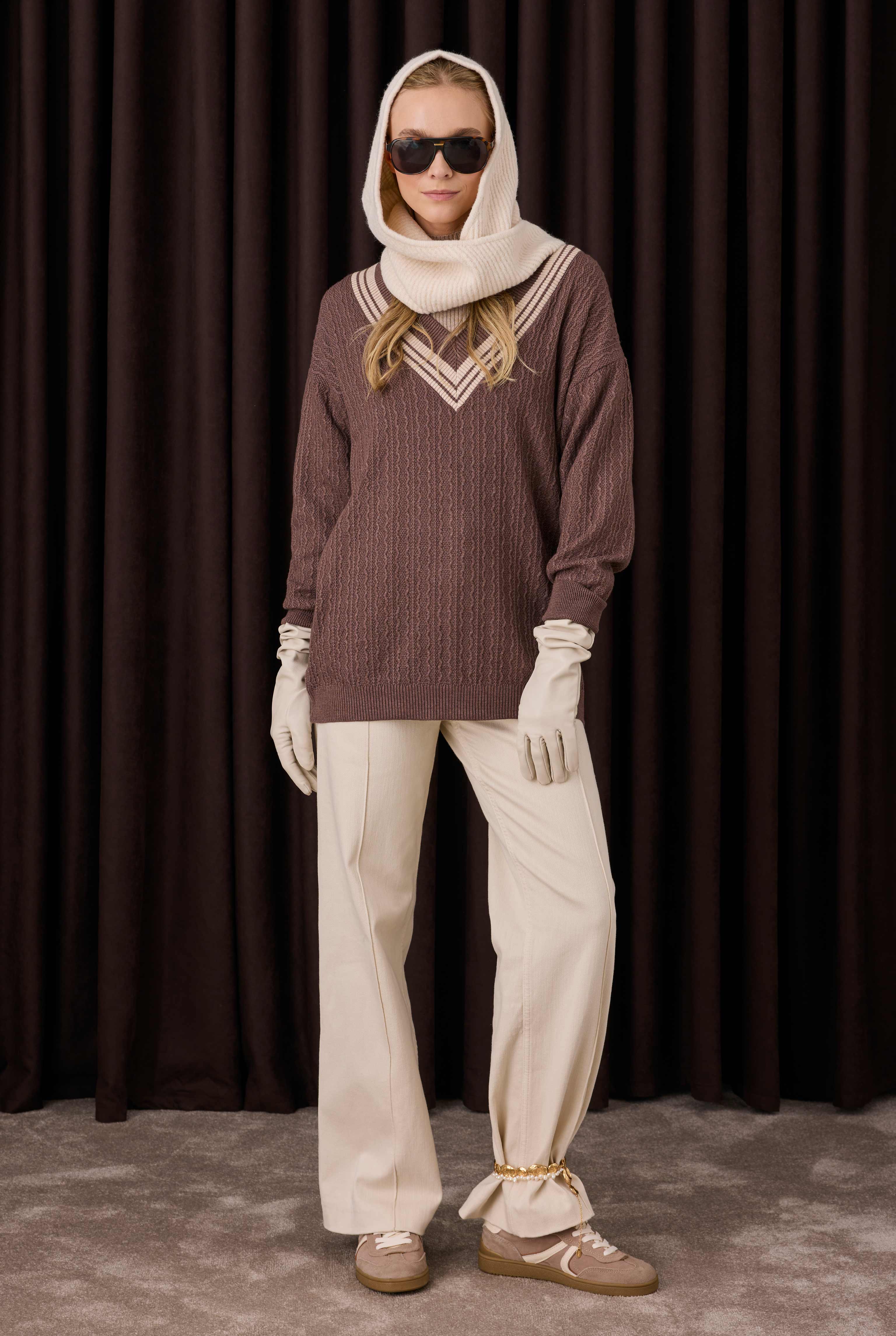V Collared Textured Knitwear Brown - HE-QA
