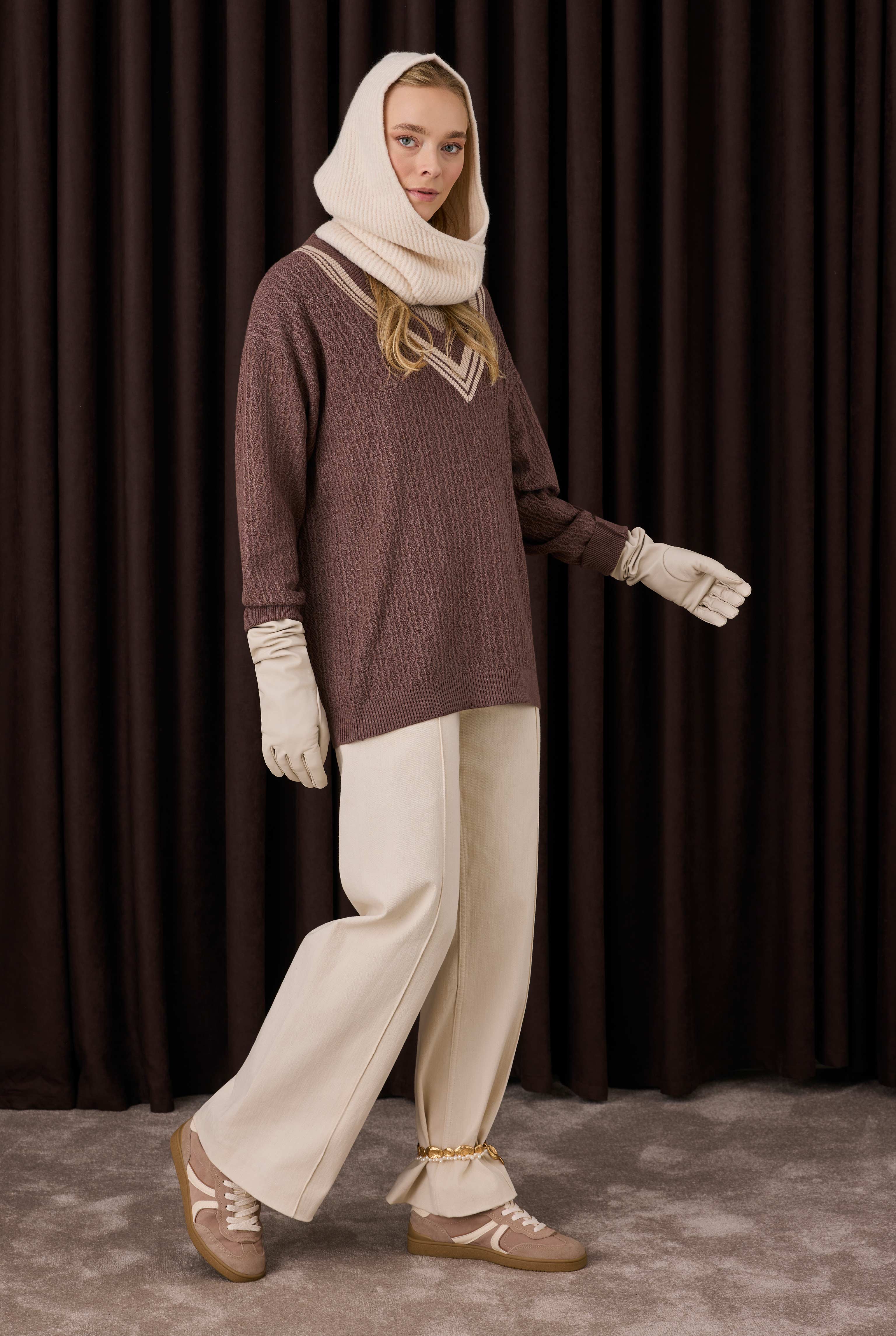 V Collared Textured Knitwear Brown - 2