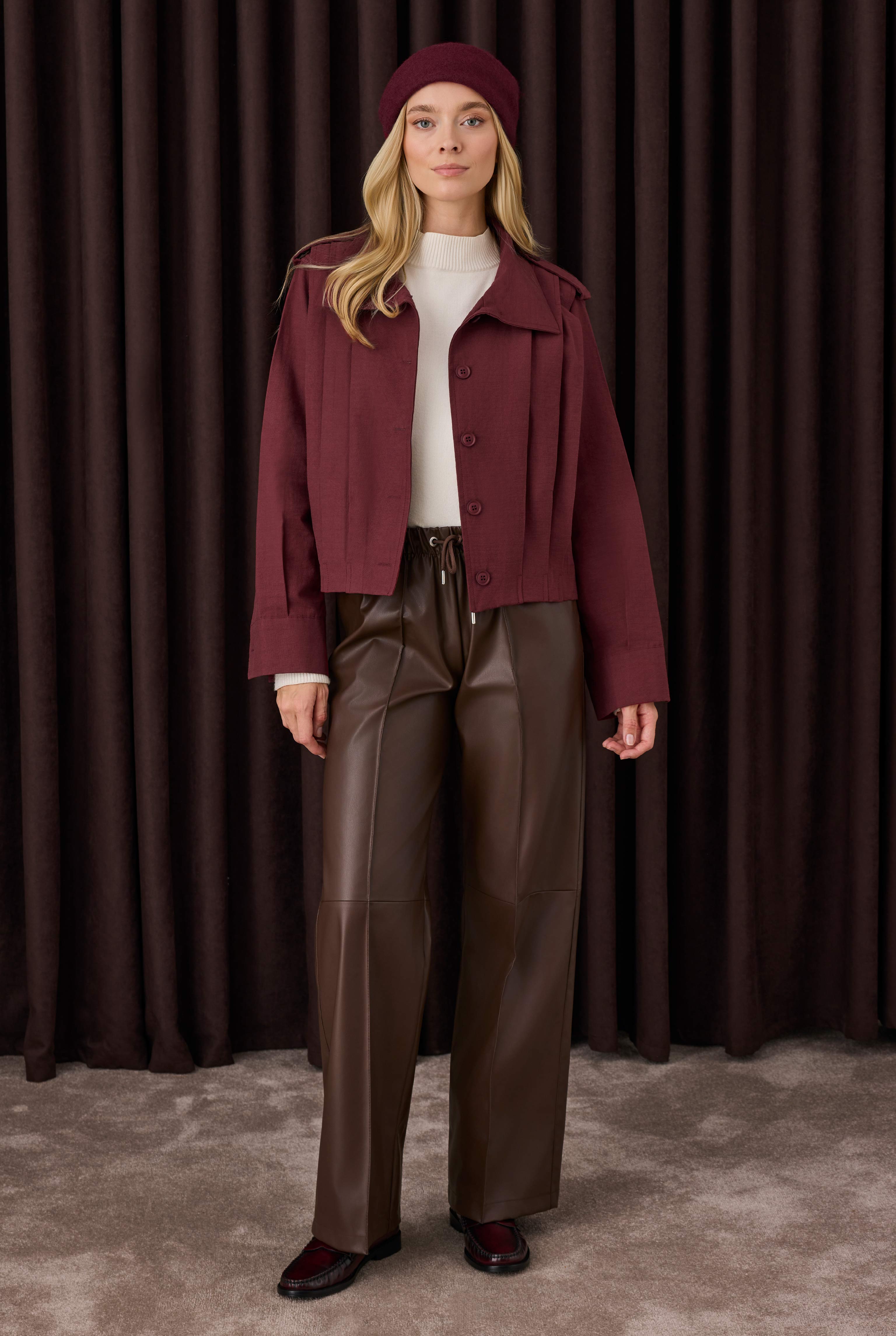 Pleated Short Jacket Bordeaux - HE-QA