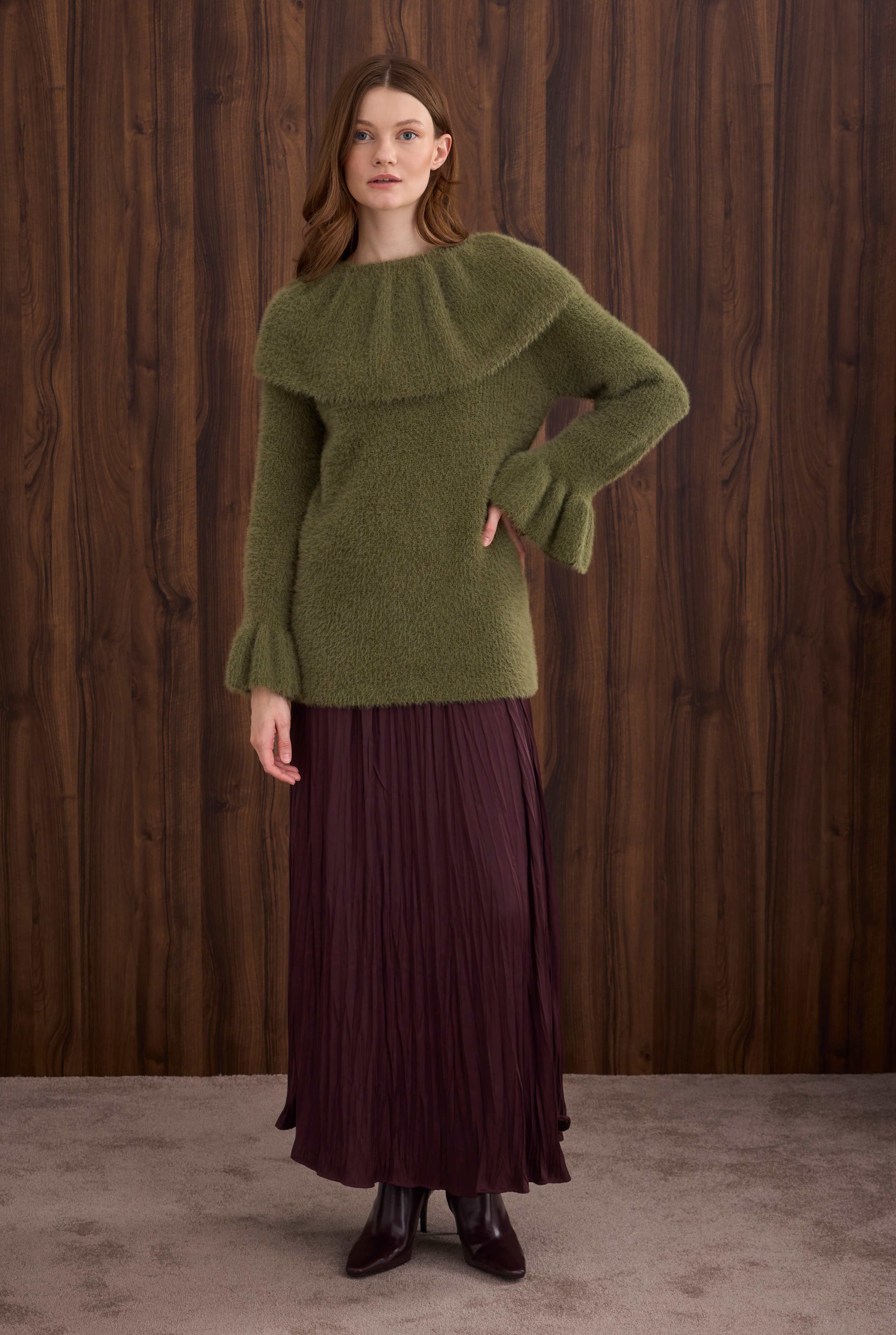 Collar Detailed Sweater Pesto - 2