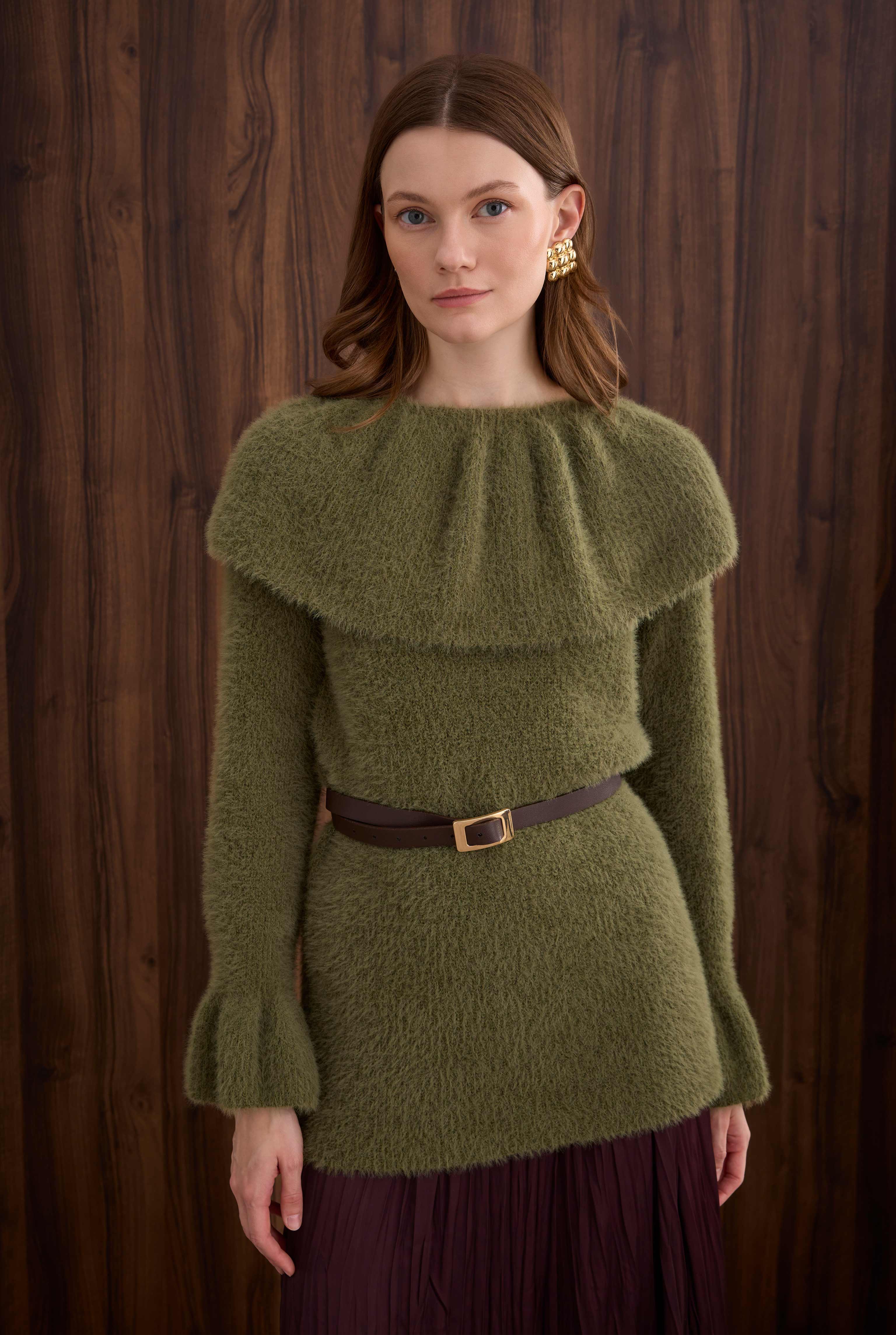 Collar Detailed Sweater Pesto - 1