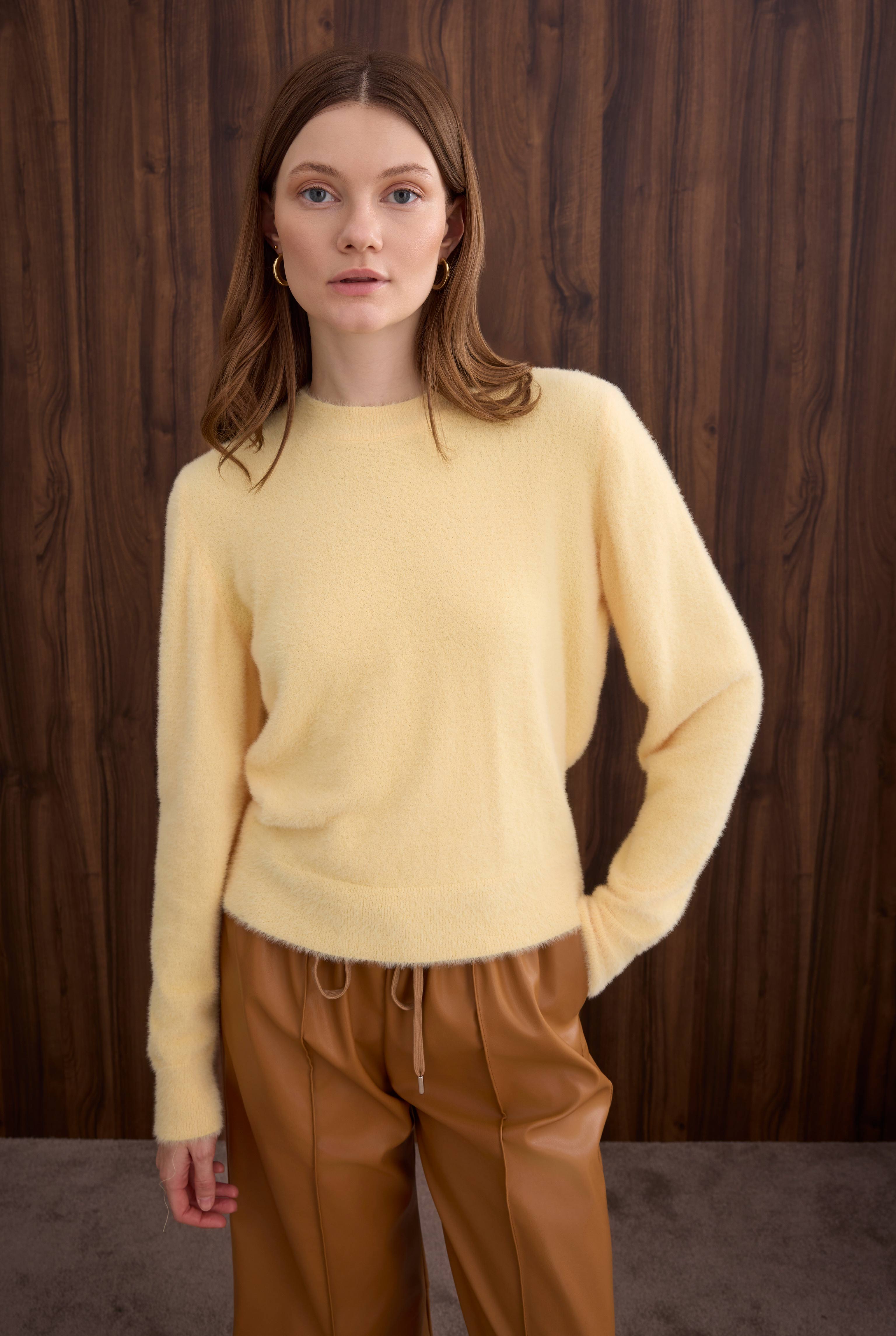 Soft Brushed Basic Sweater Soft Yellow - 2