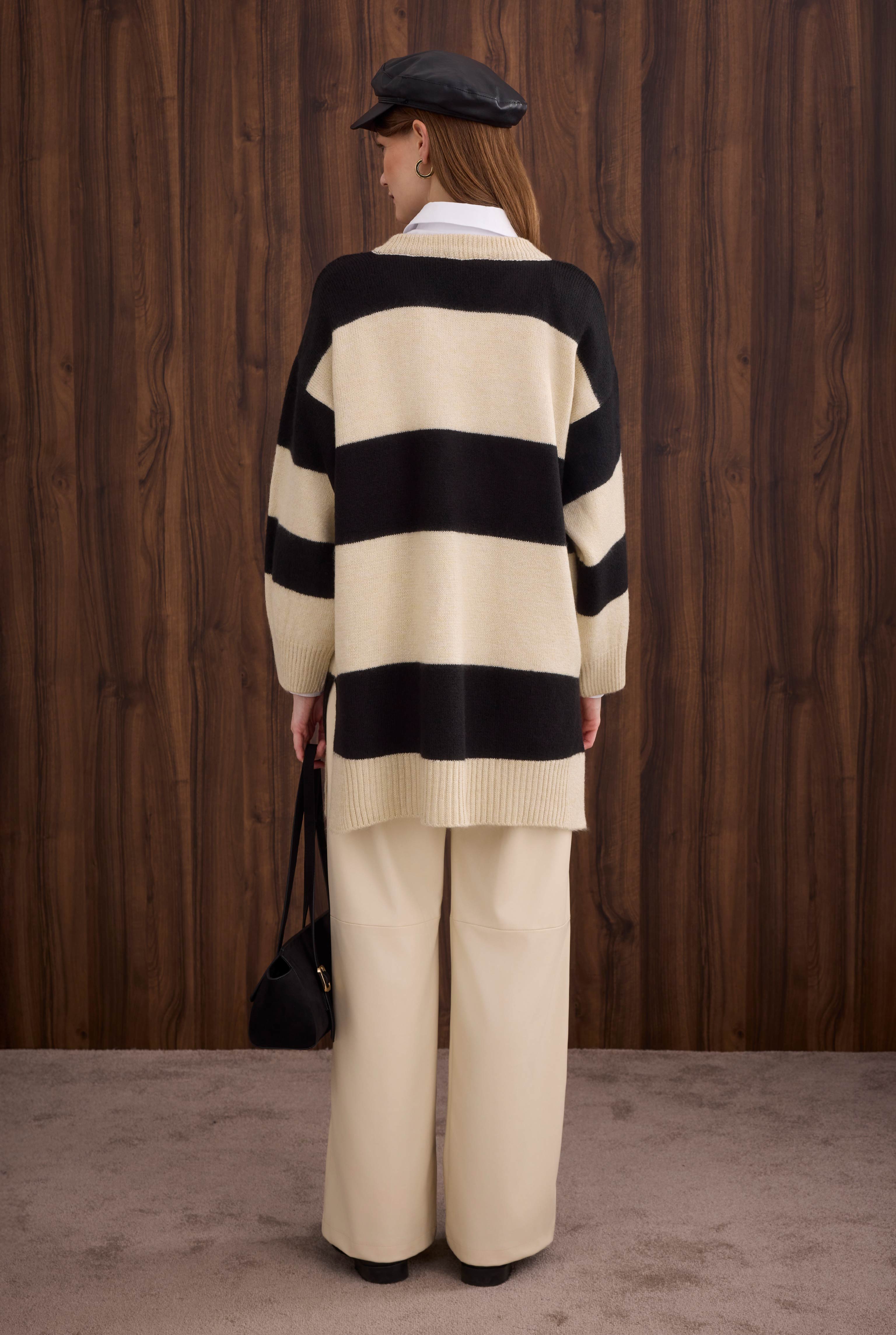 Striped V Collared Sweater Bone-Black - 4