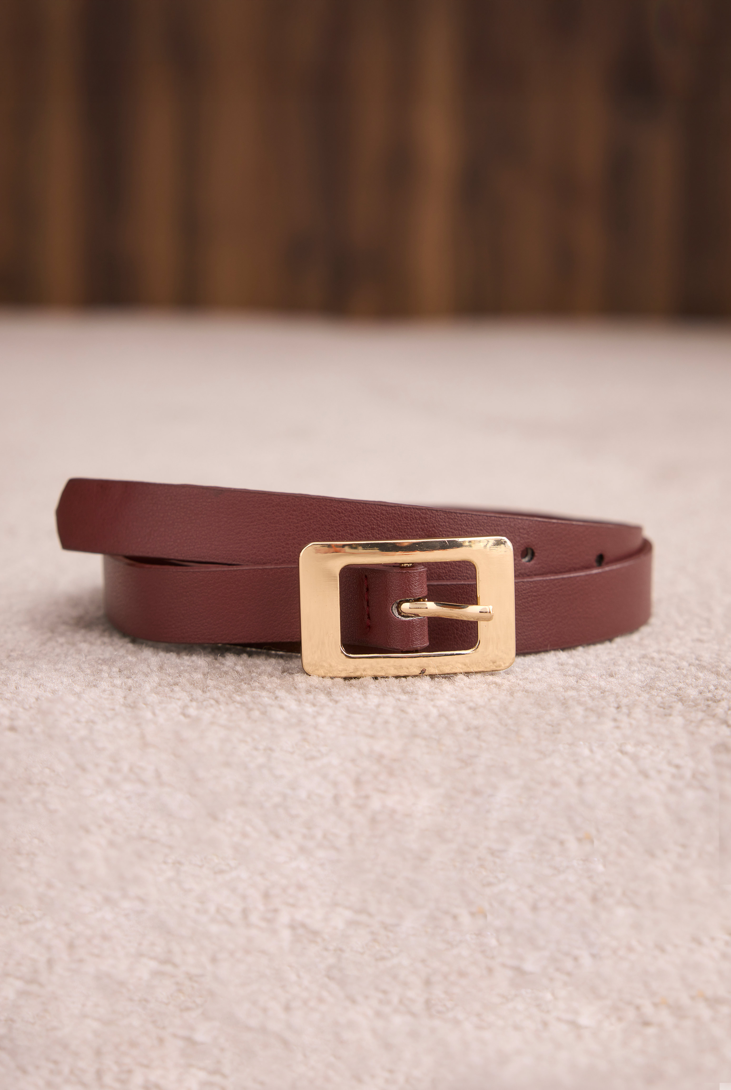 Belt With Gold Square Buckle Bordeaux - HE-QA