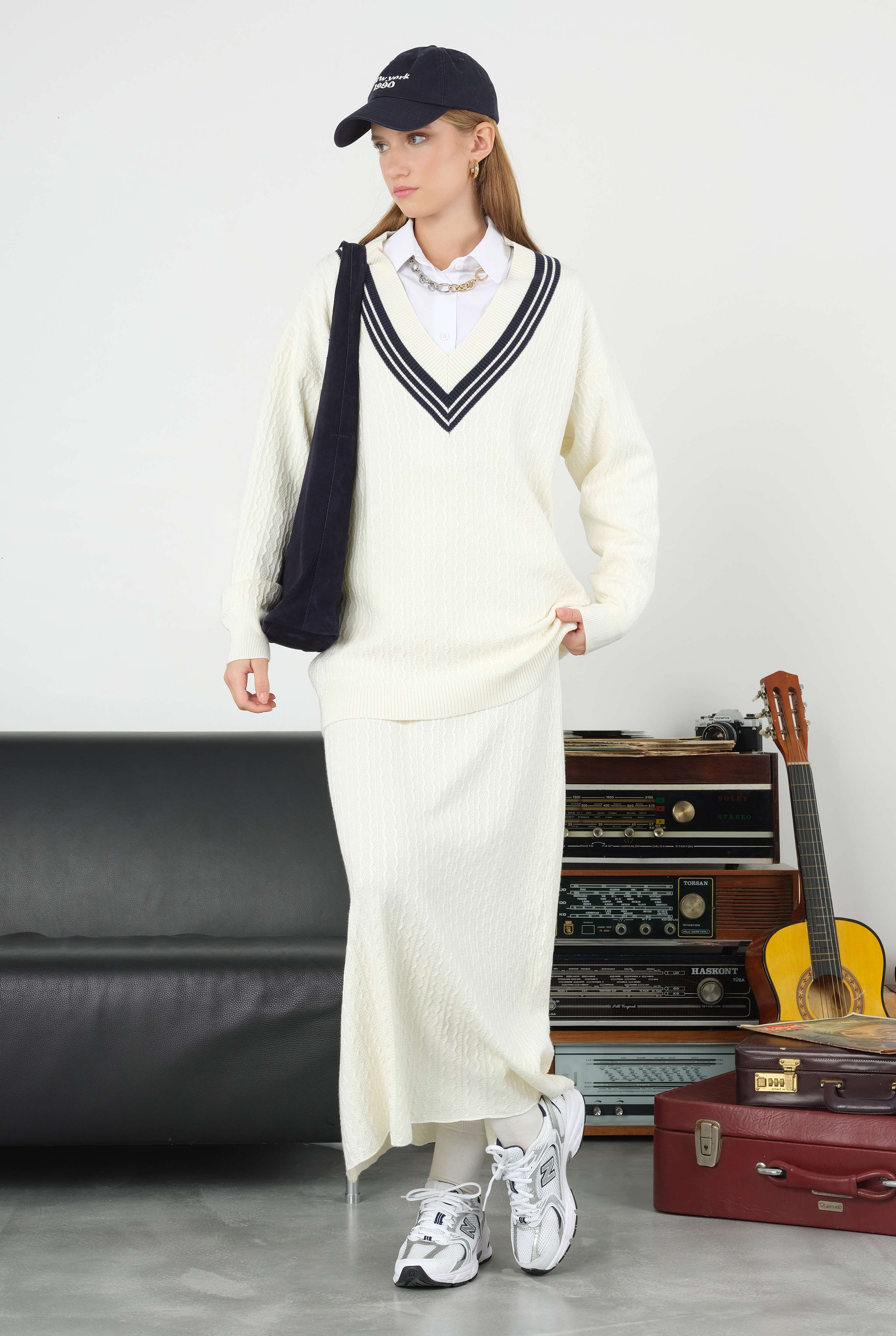 V Collared Textured Knitwear Ecru - 6