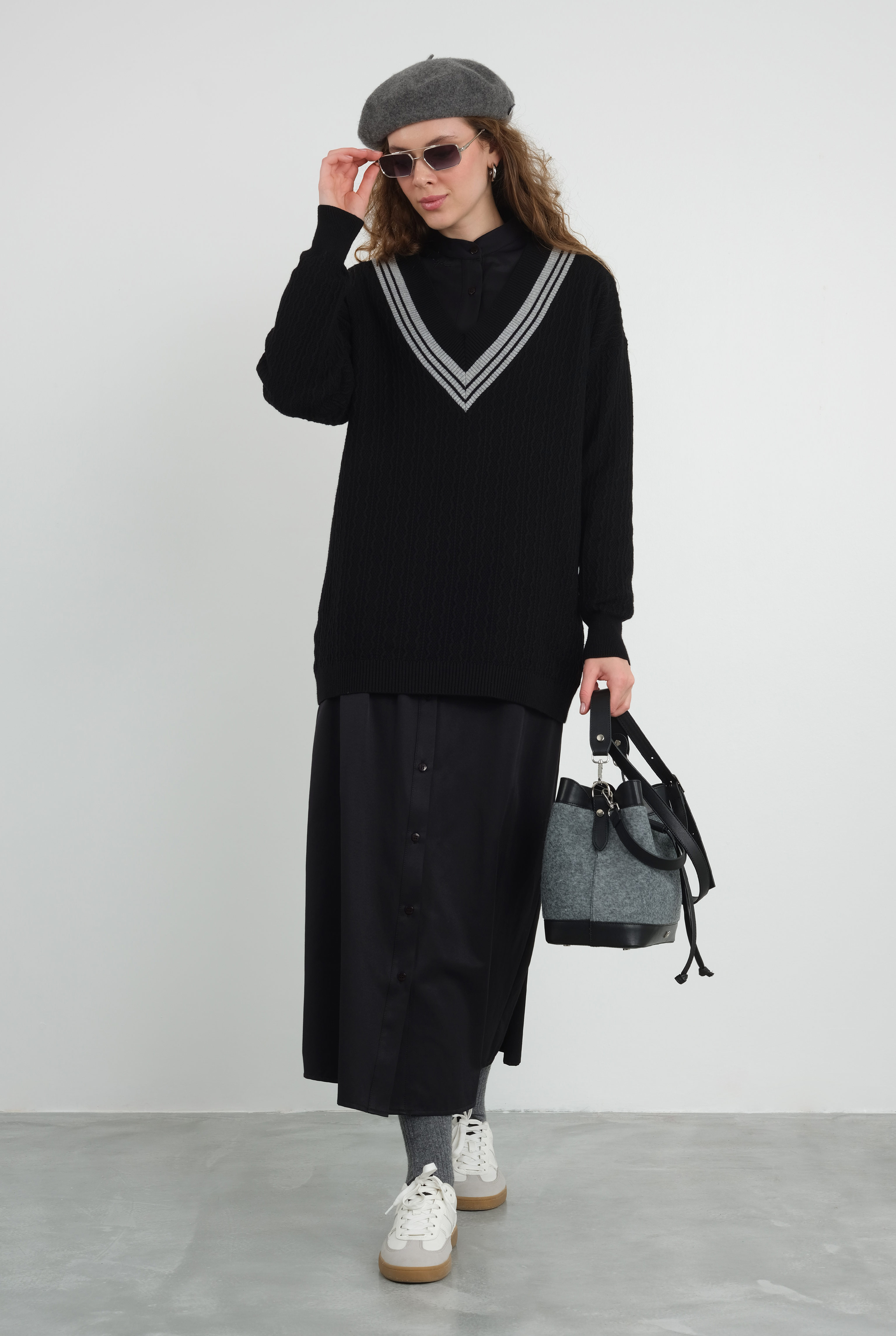 V Collared Textured Knitwear Black - 8
