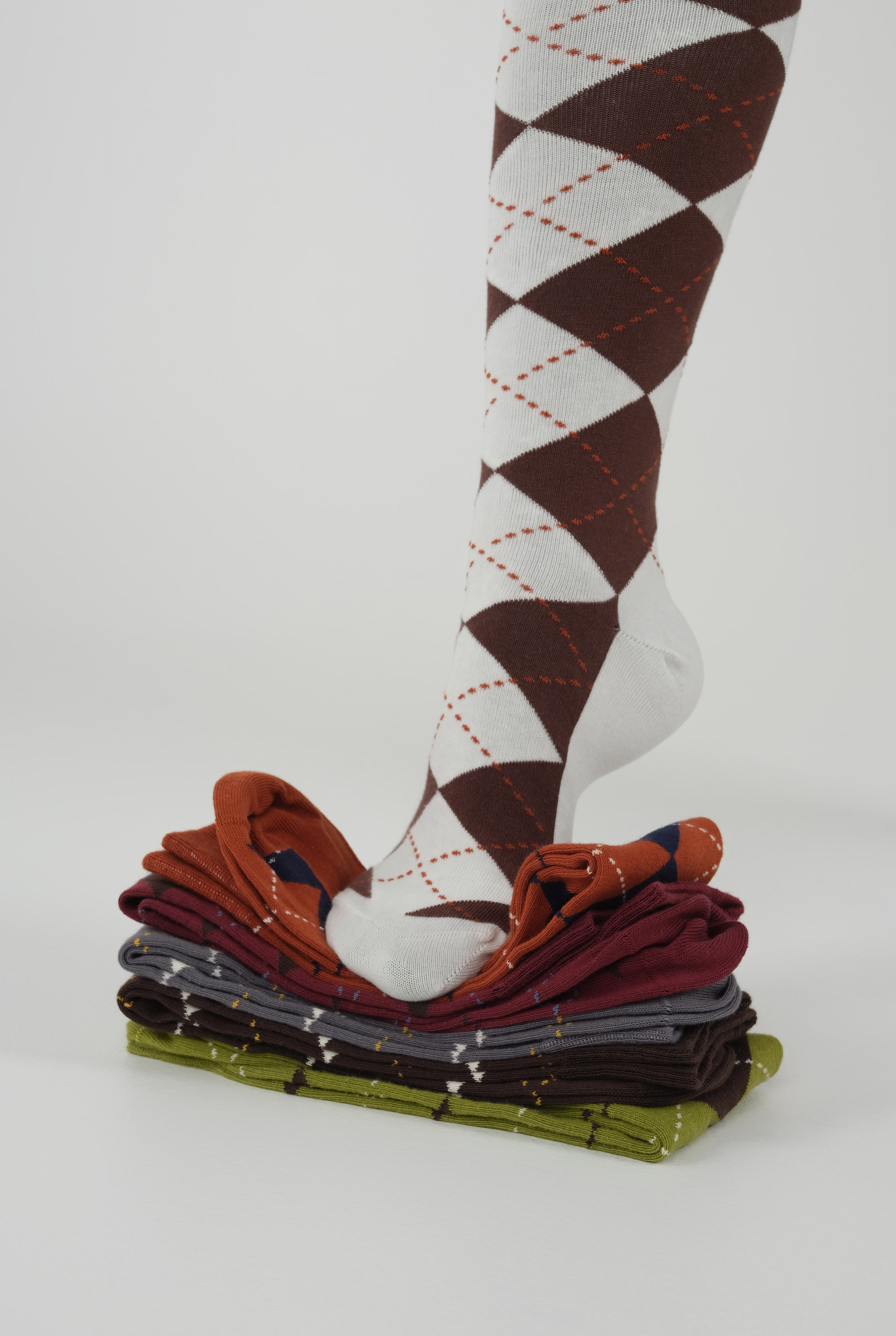Argyle Patterned Knee-High Socks Ecru-Brown - HE-QA