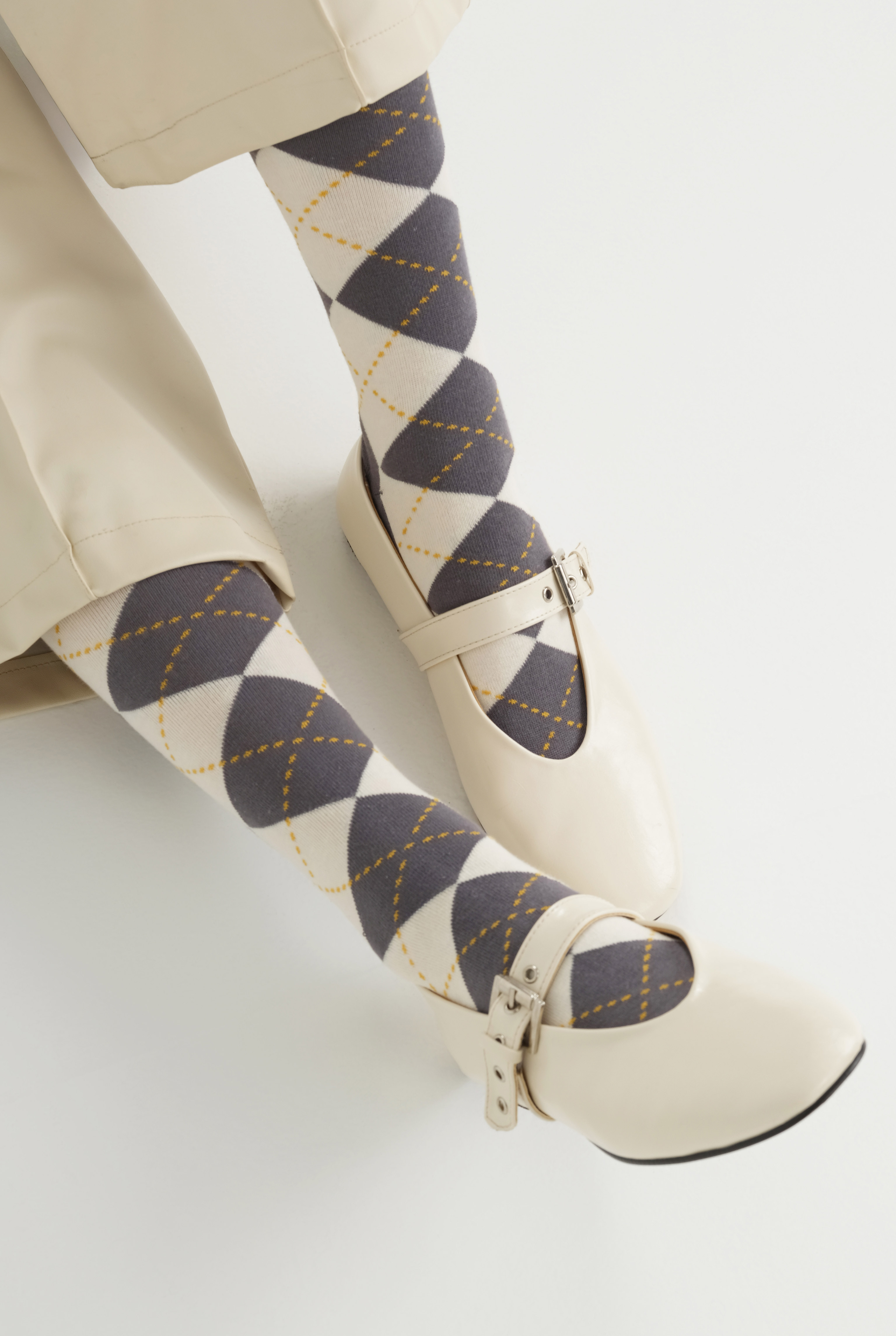 Argyle Patterned Knee-High Socks Gray-Ecru - HE-QA