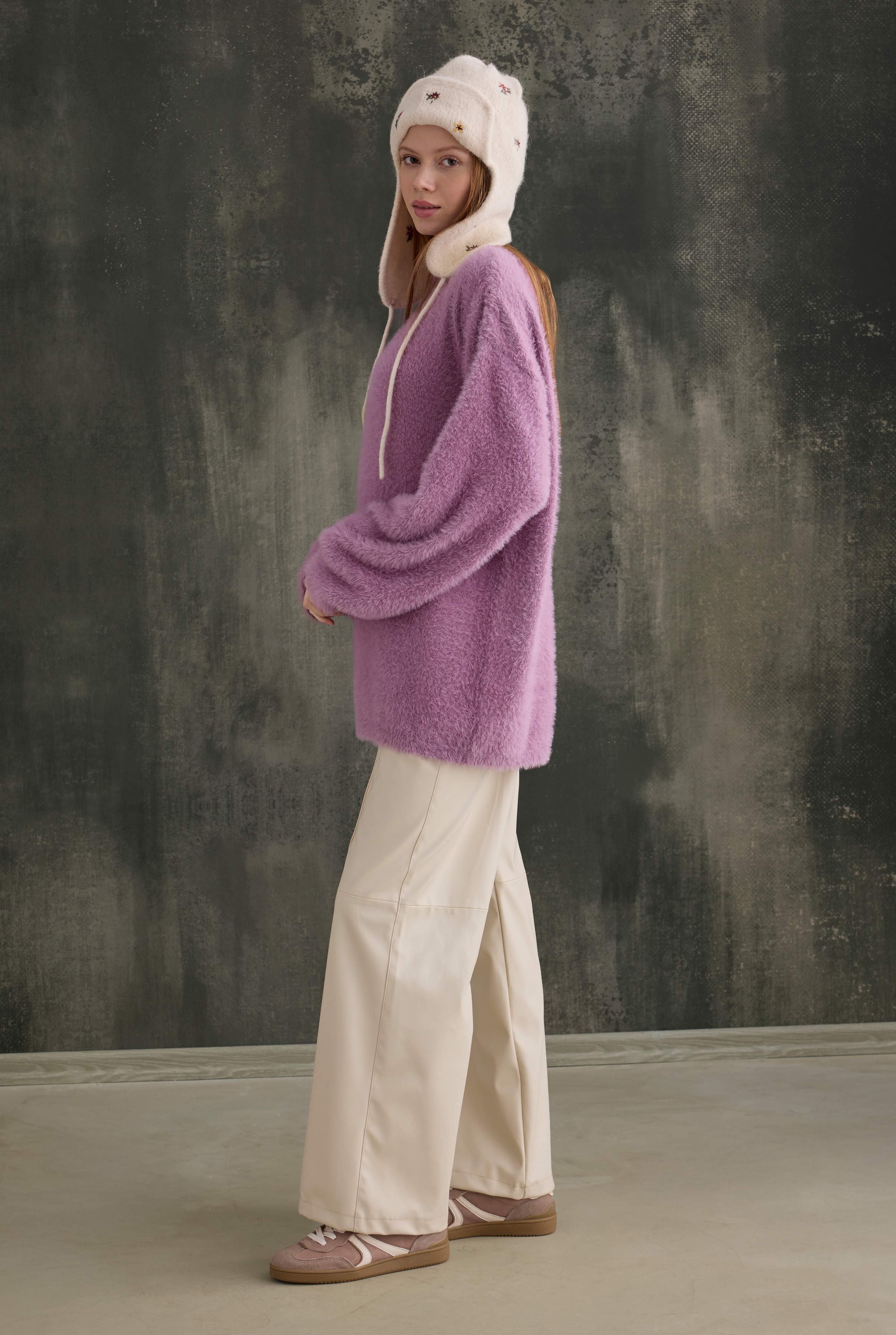 Soft Fuzzy Sweater Violet - 5