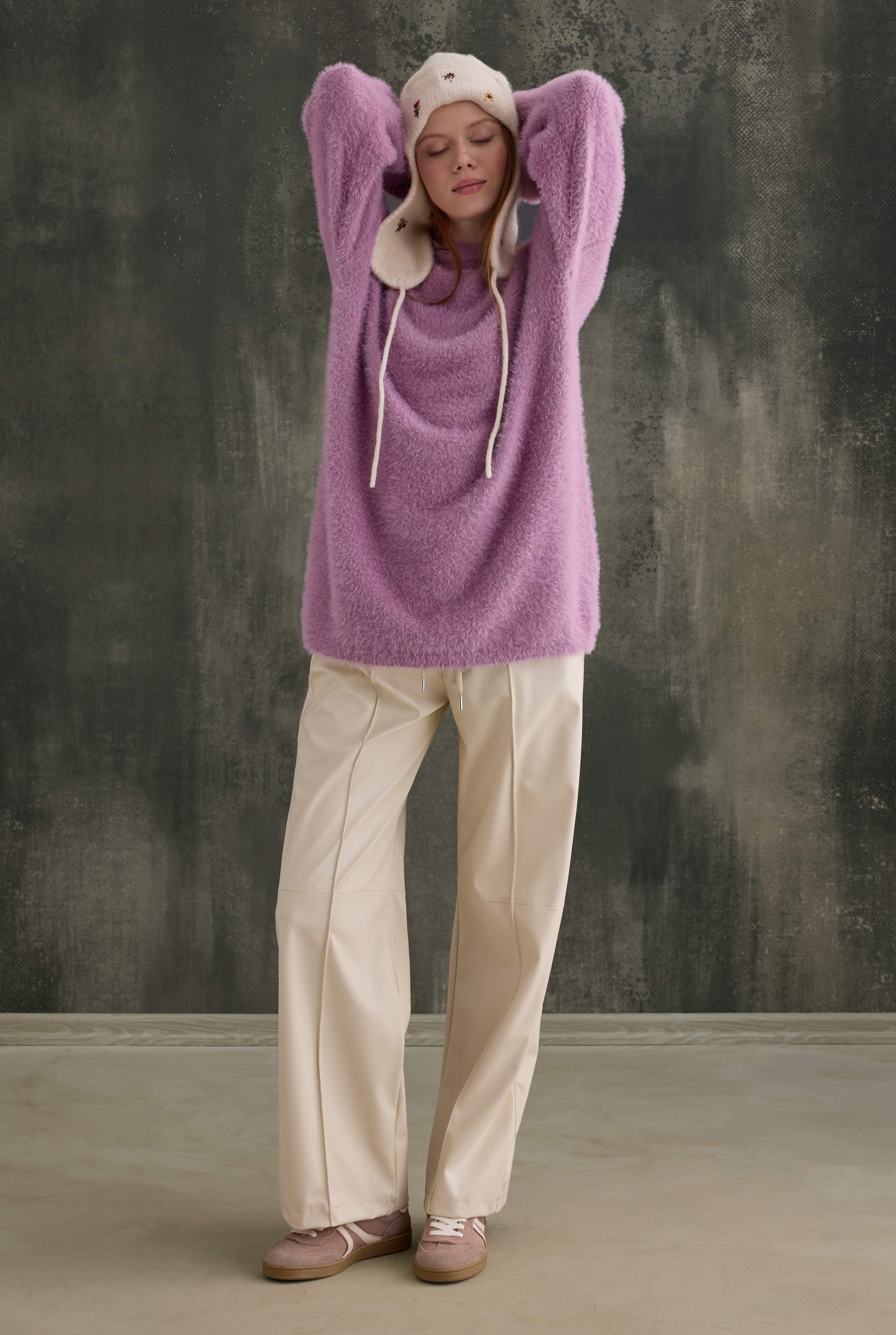 Soft Fuzzy Sweater Violet - 6