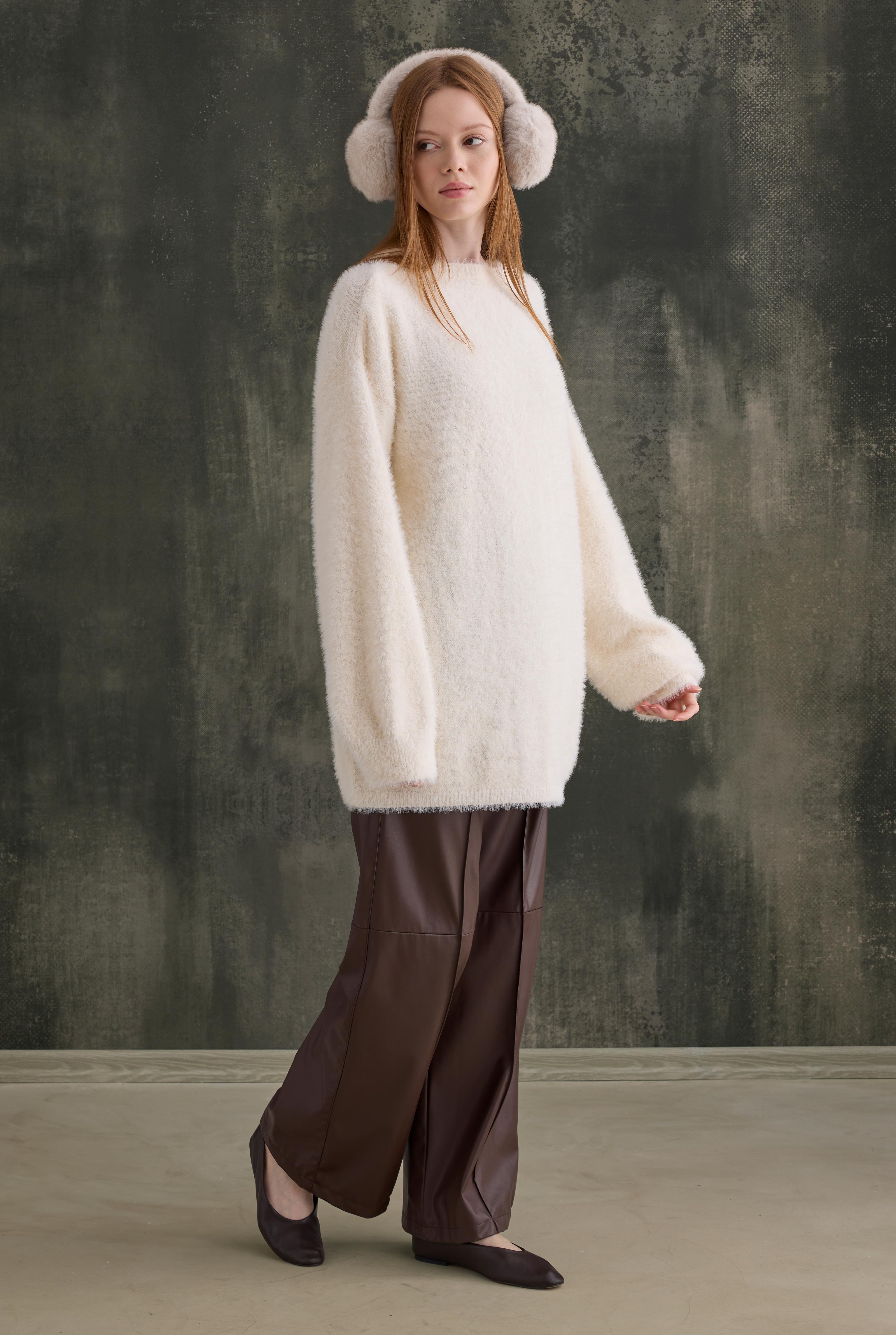 Soft Fuzzy Sweater Light Vanilla - 3