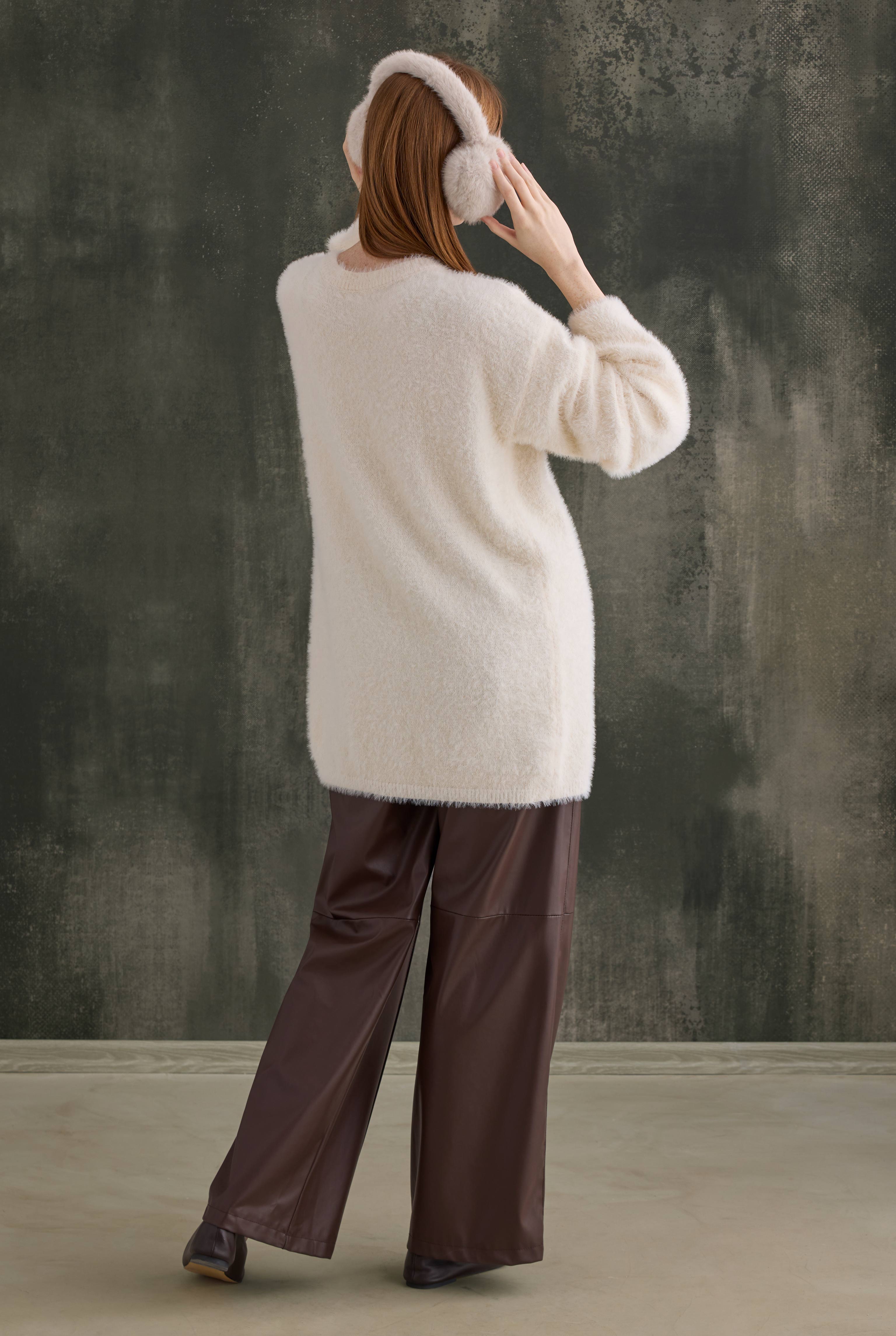Soft Fuzzy Sweater Light Vanilla - 4