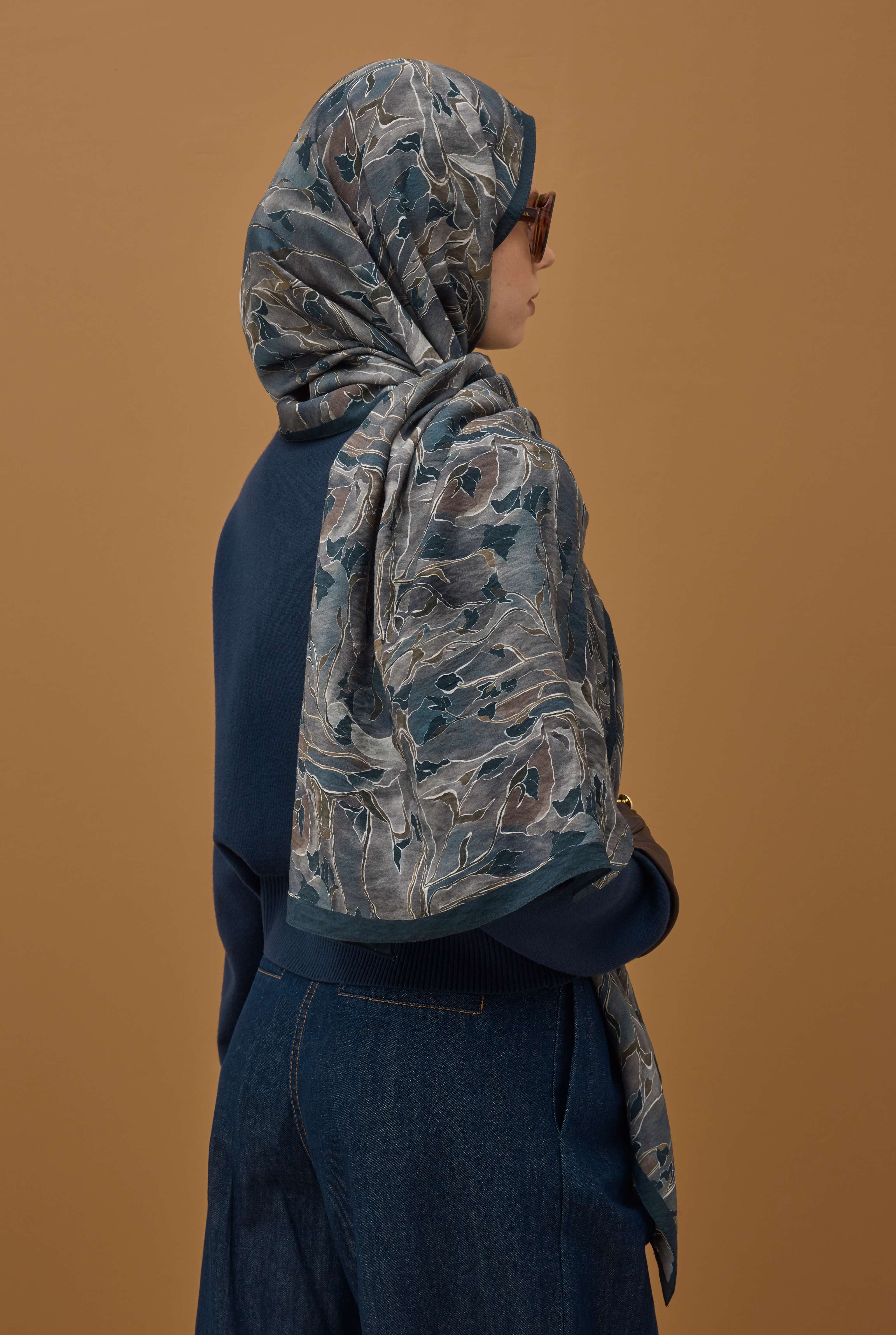 Frame Bloom Shawl Navy Blue - 7