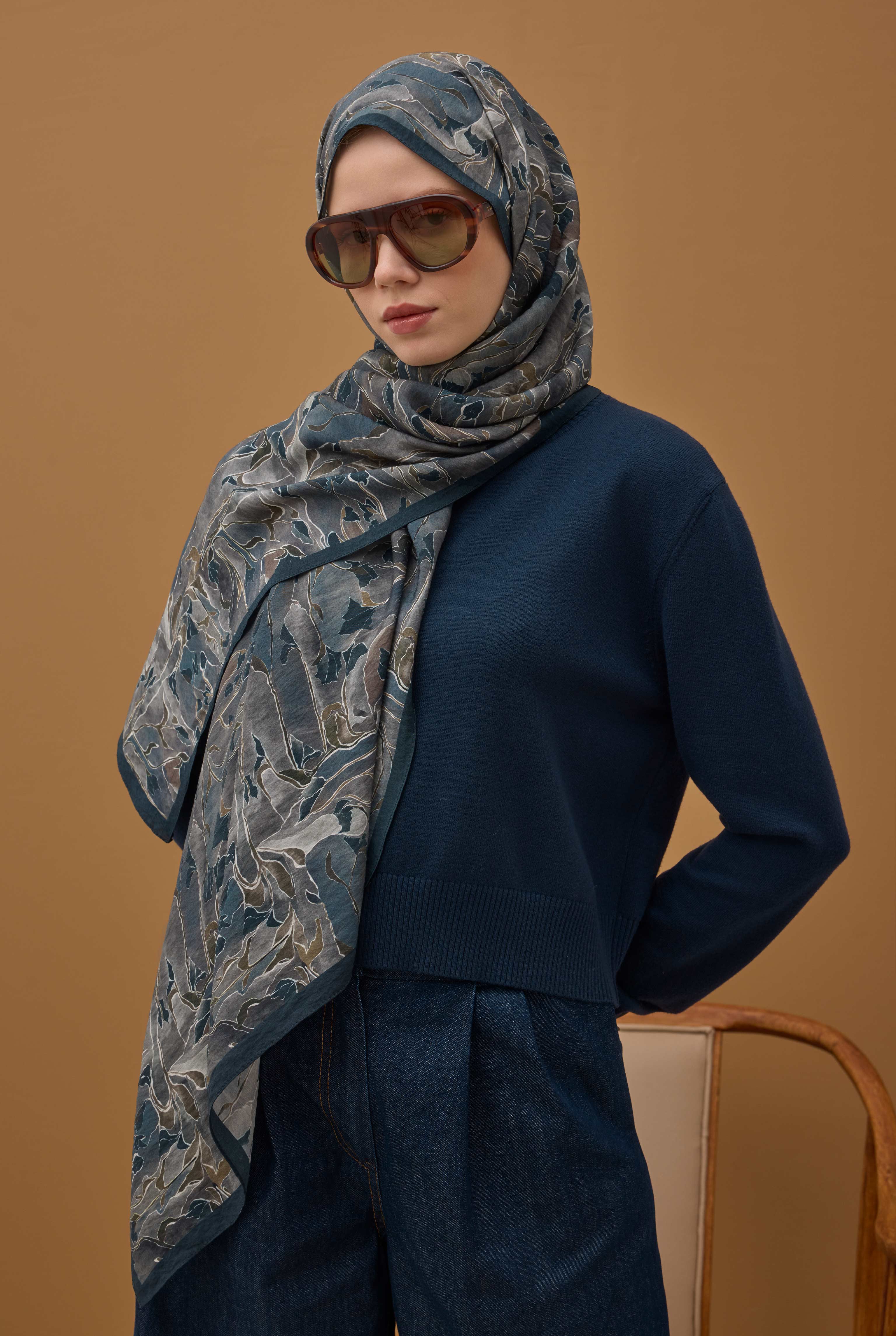 Frame Bloom Shawl Navy Blue - 10