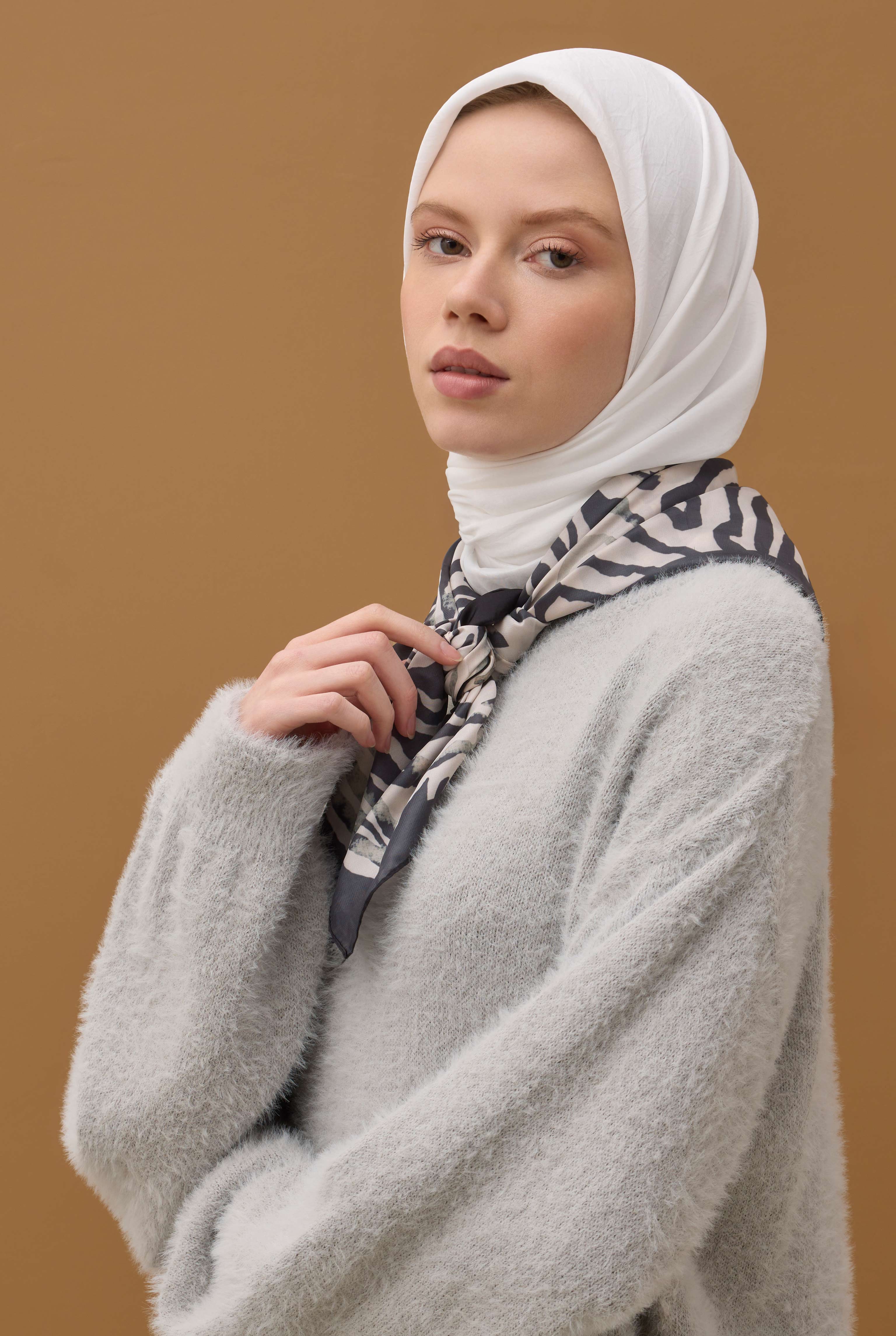Soft Wrinkled Scarf White Down - 3