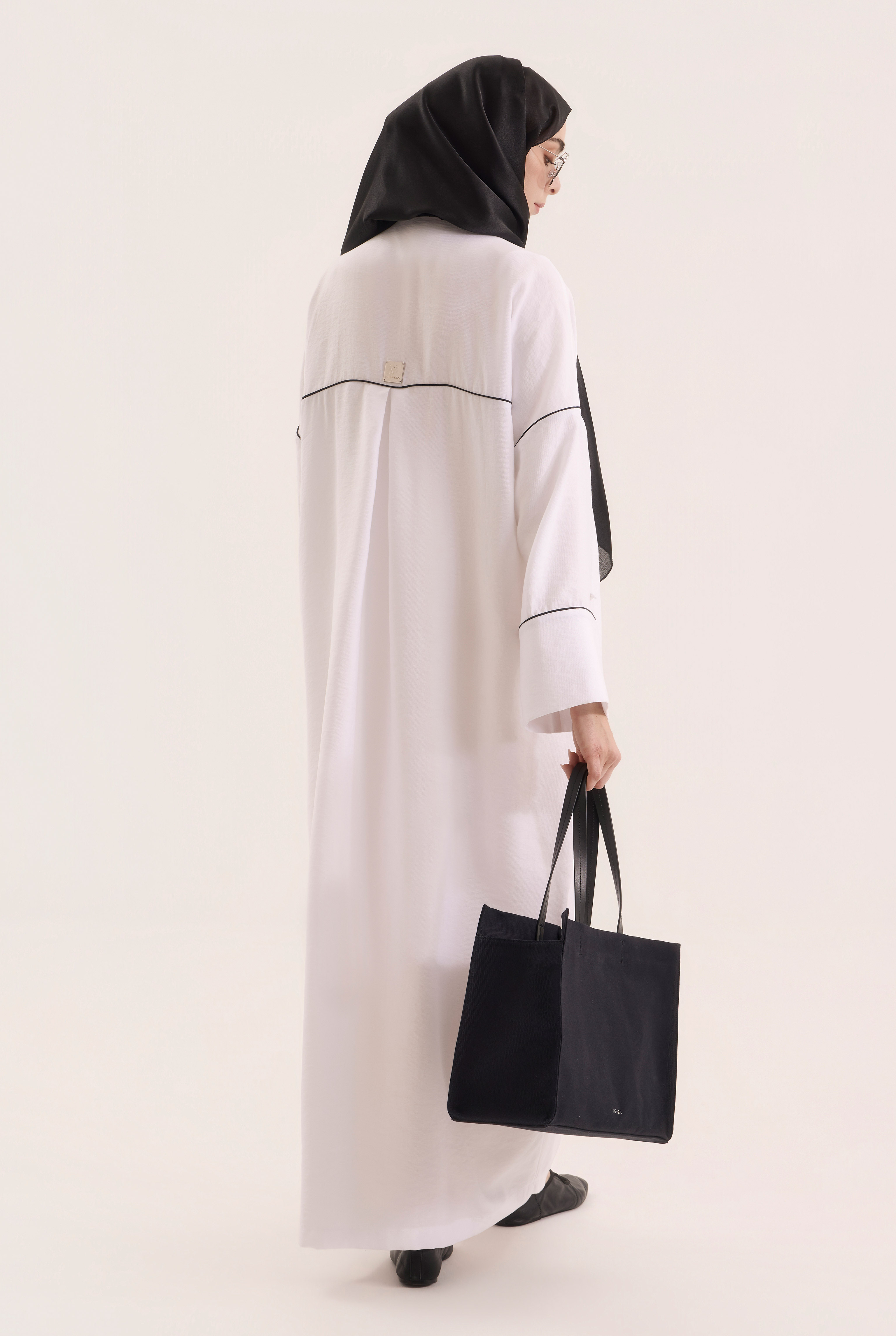 Piping Detailed Abaya White - 9
