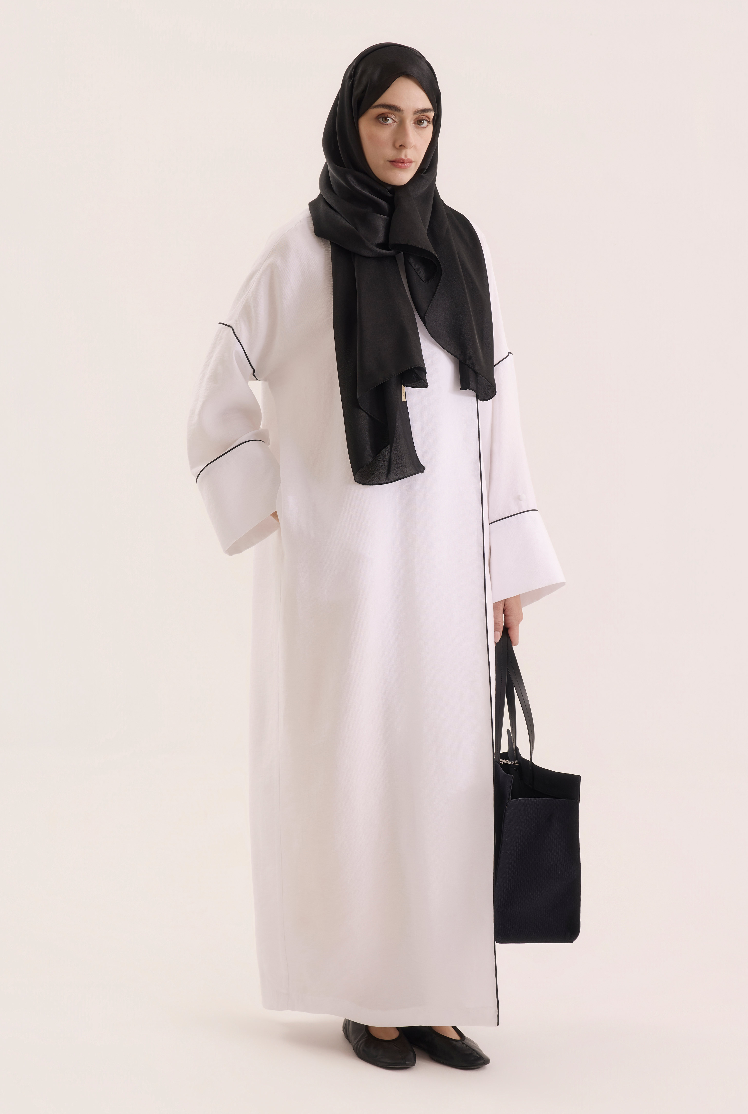 Piping Detailed Abaya White - 3
