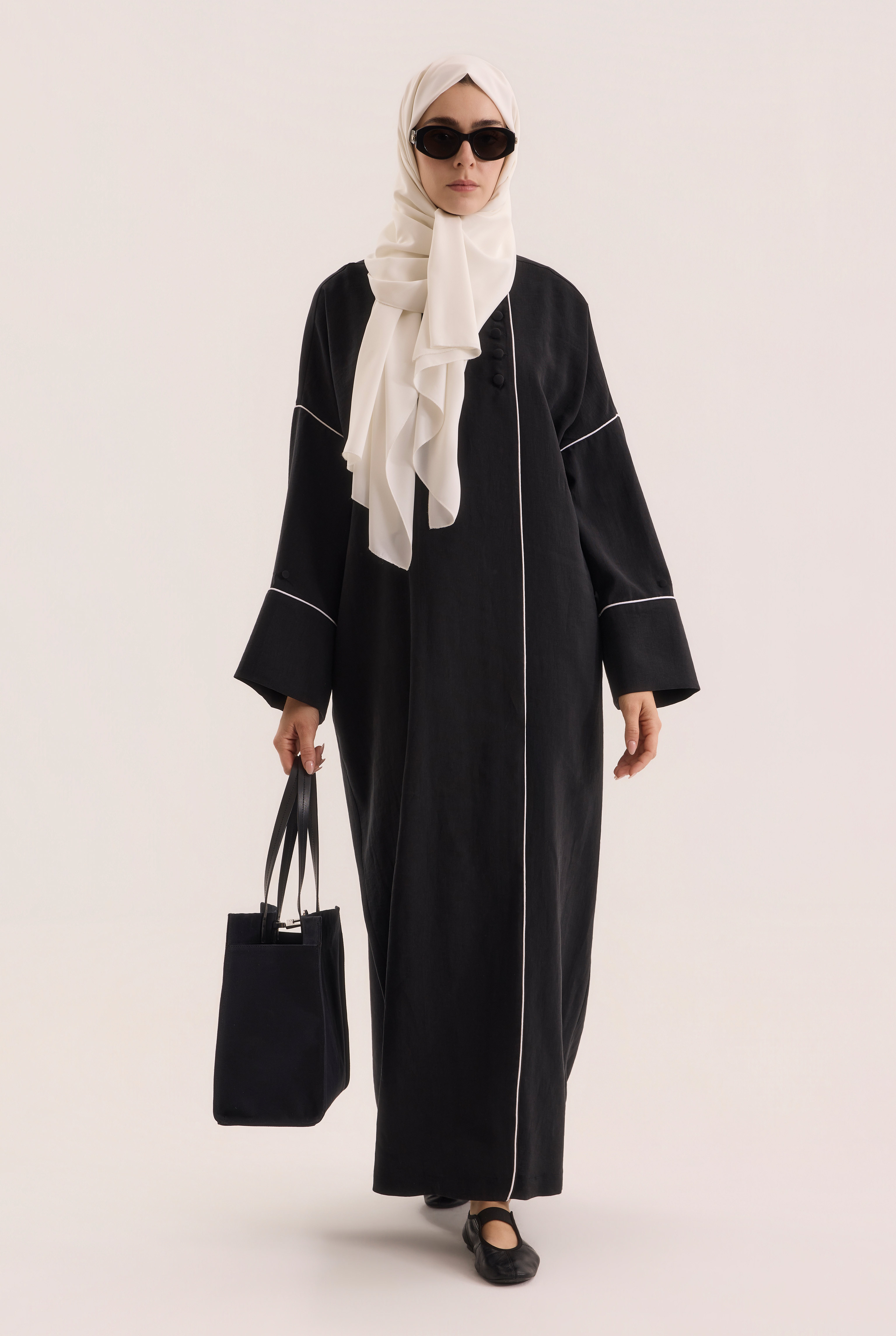 Piping Detailed Abaya Black - 3