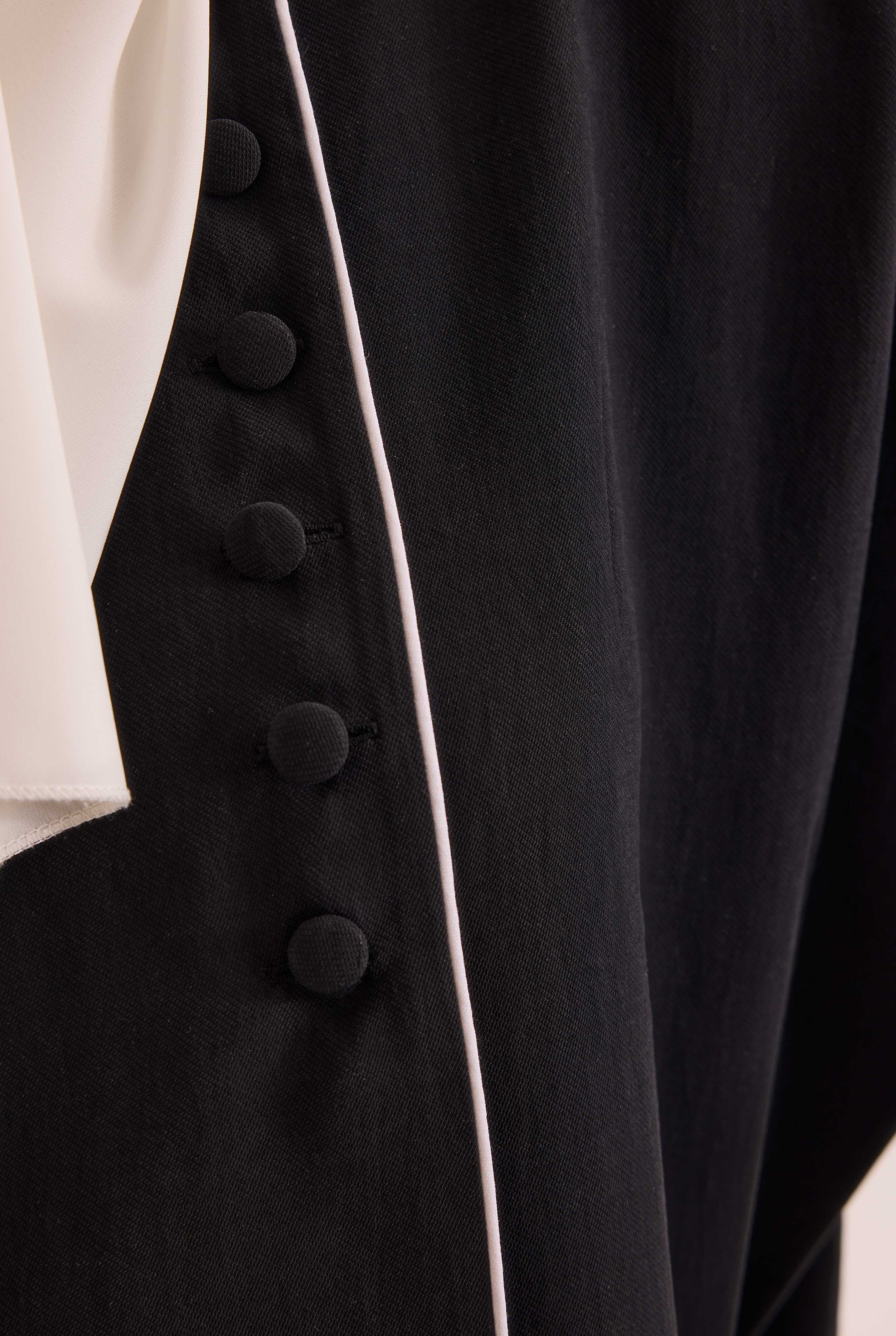 Piping Detailed Abaya Black - 5