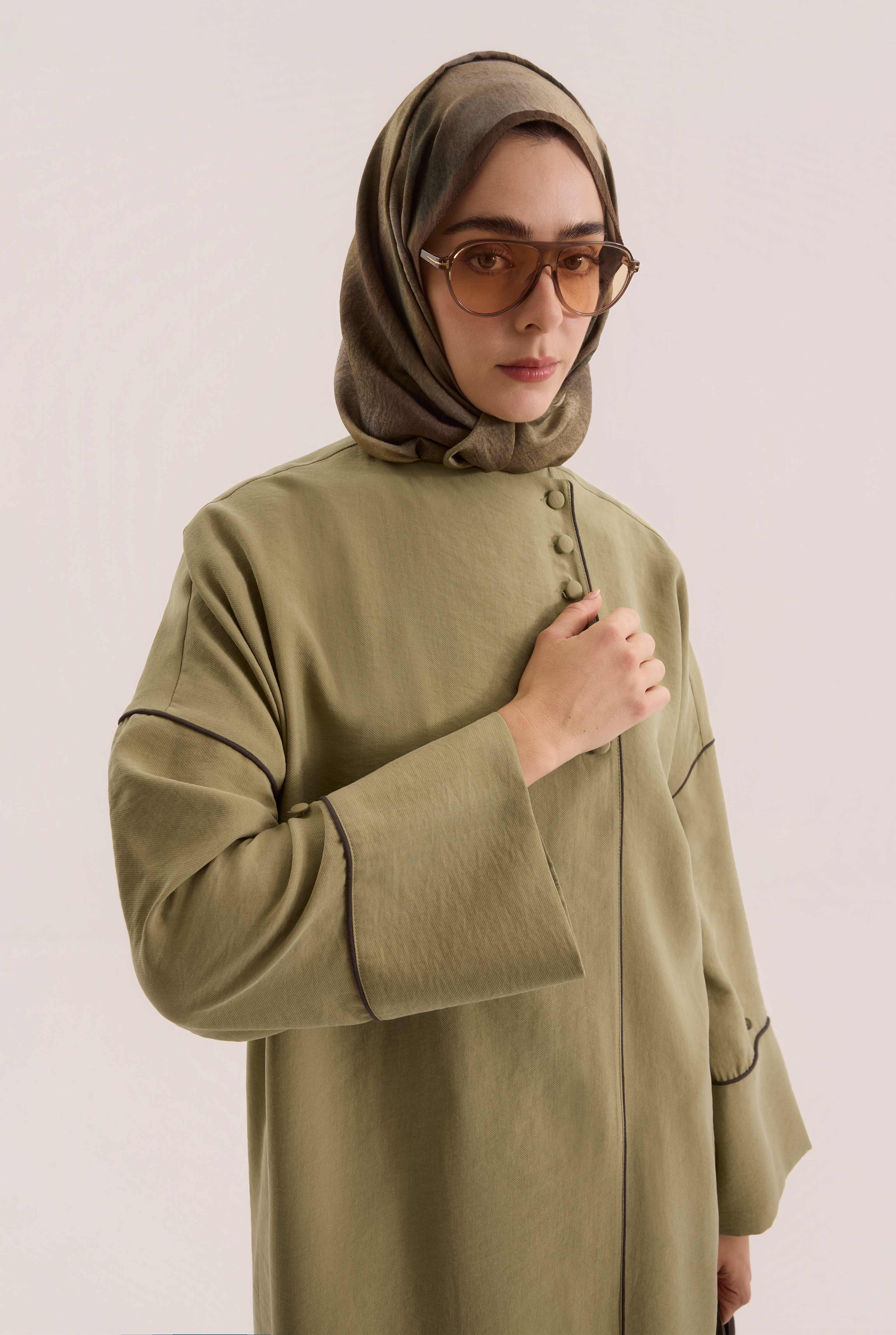 Piping Detailed Abaya Oil Green - 4