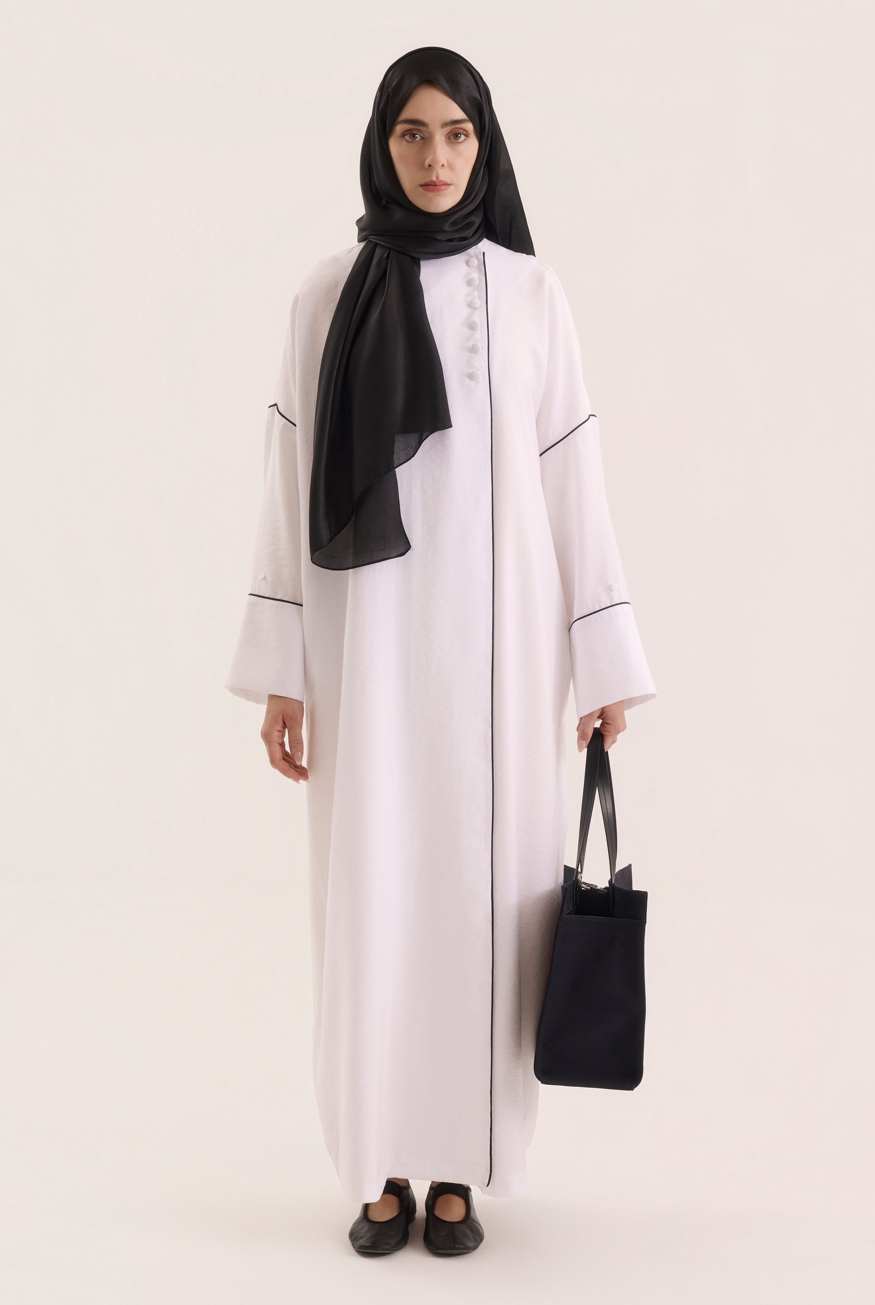 Piping Detailed Abaya White - 2