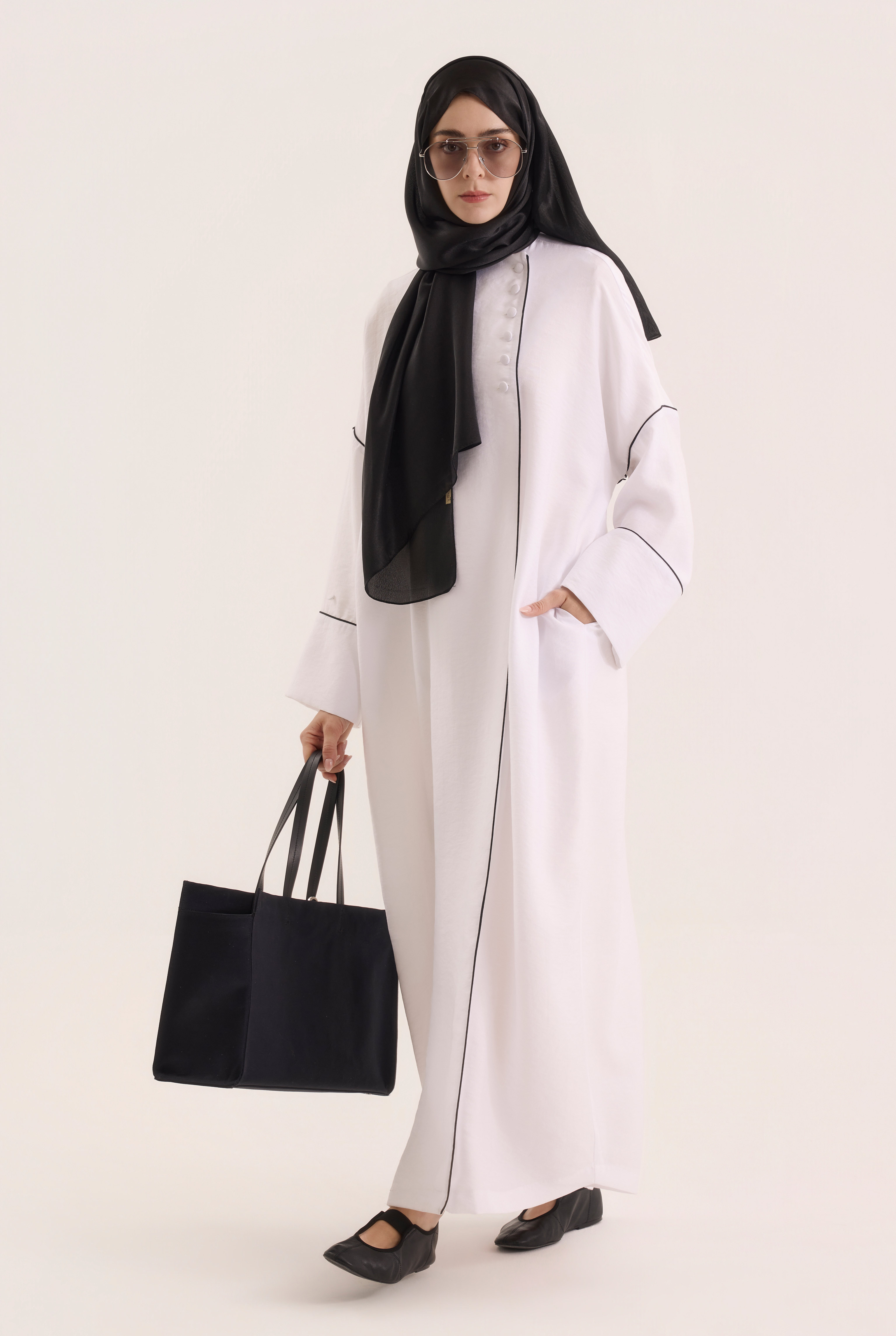 Piping Detailed Abaya White - HE-QA