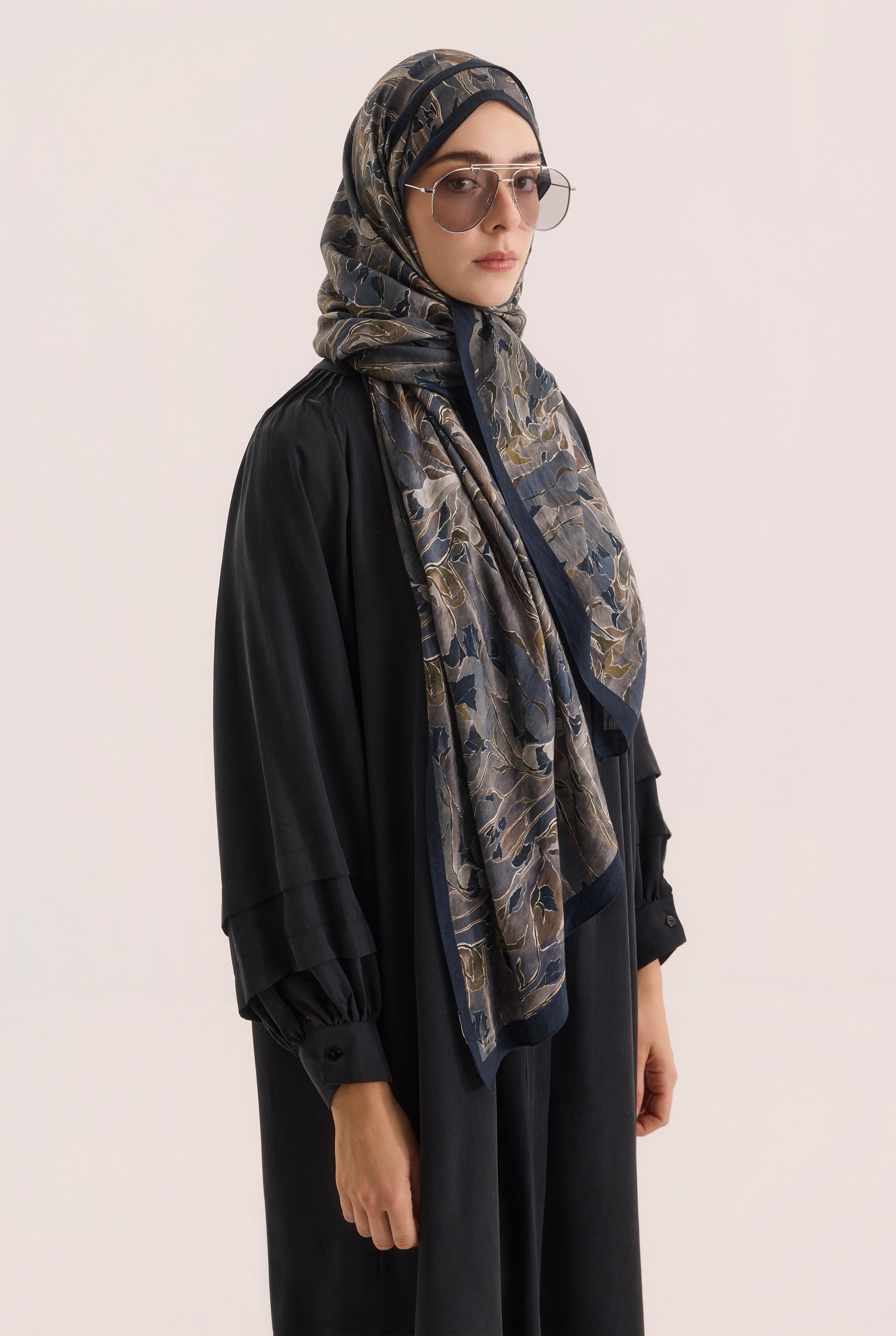 Frame Bloom Shawl Navy Blue - 3