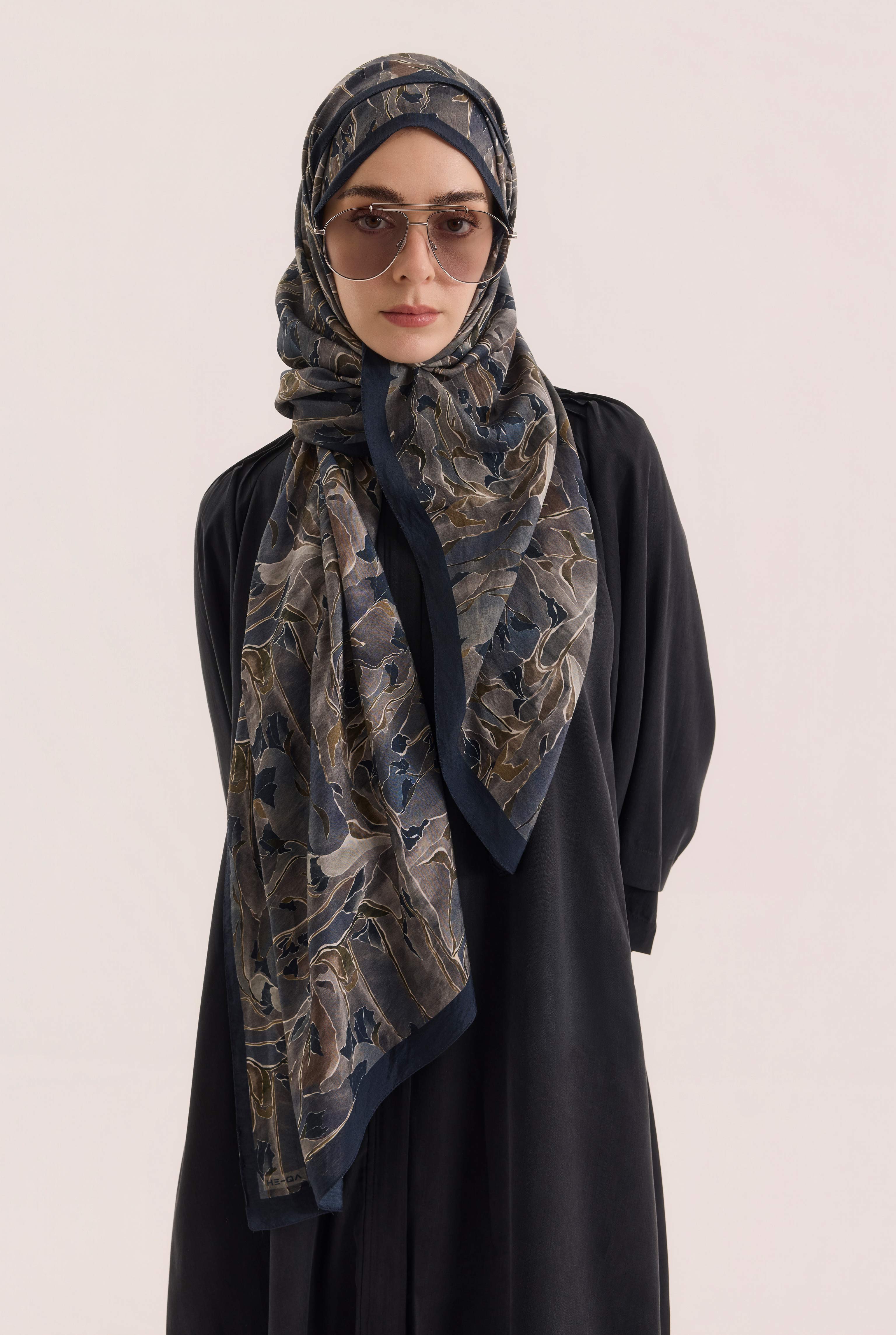 Frame Bloom Shawl Navy Blue - HE-QA
