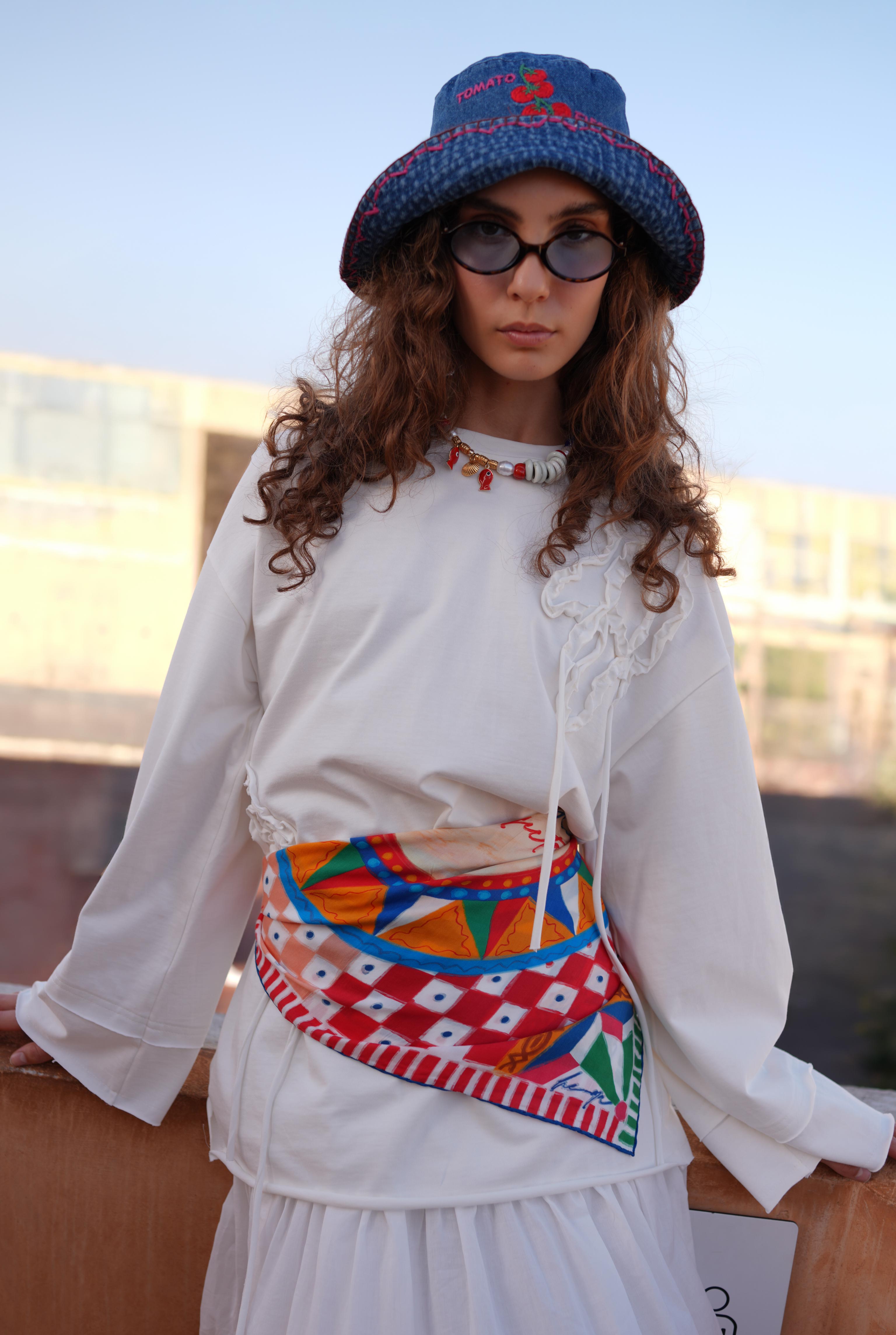 Embossed Embroidered Sweatshirt Ecru - HE-QA