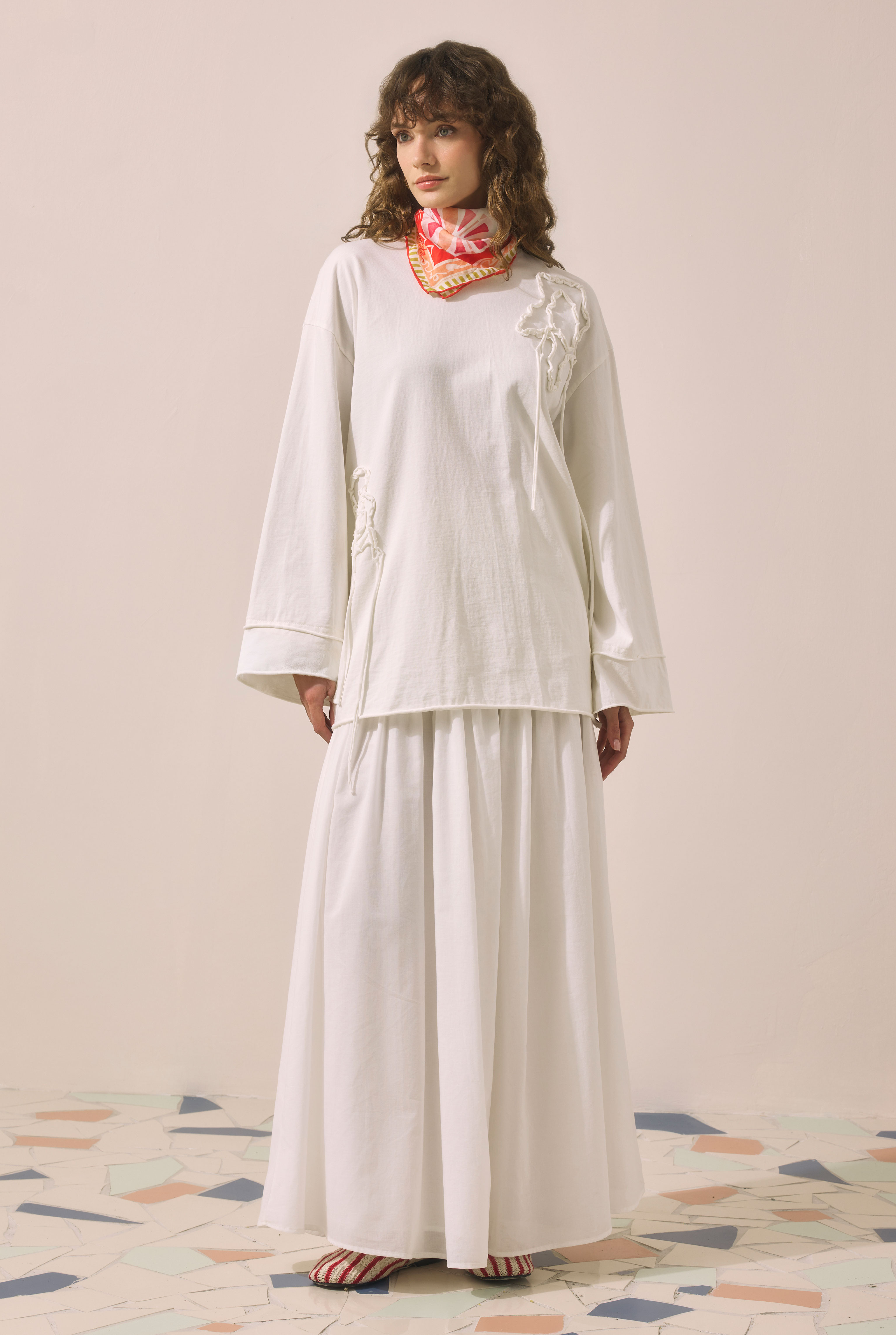 Embossed Embroidered Sweatshirt Ecru - 2