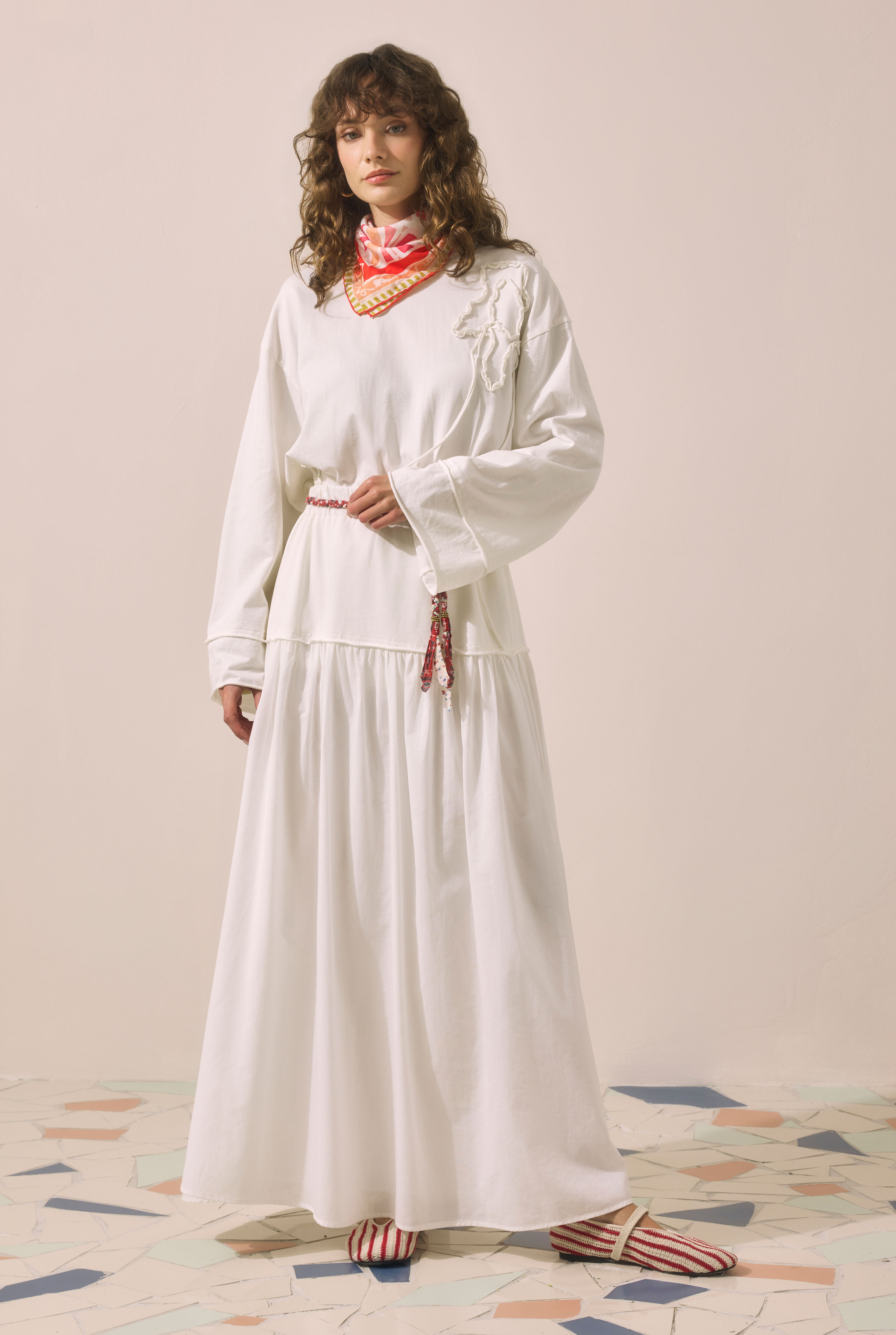 Embossed Embroidered Sweatshirt Ecru - 4