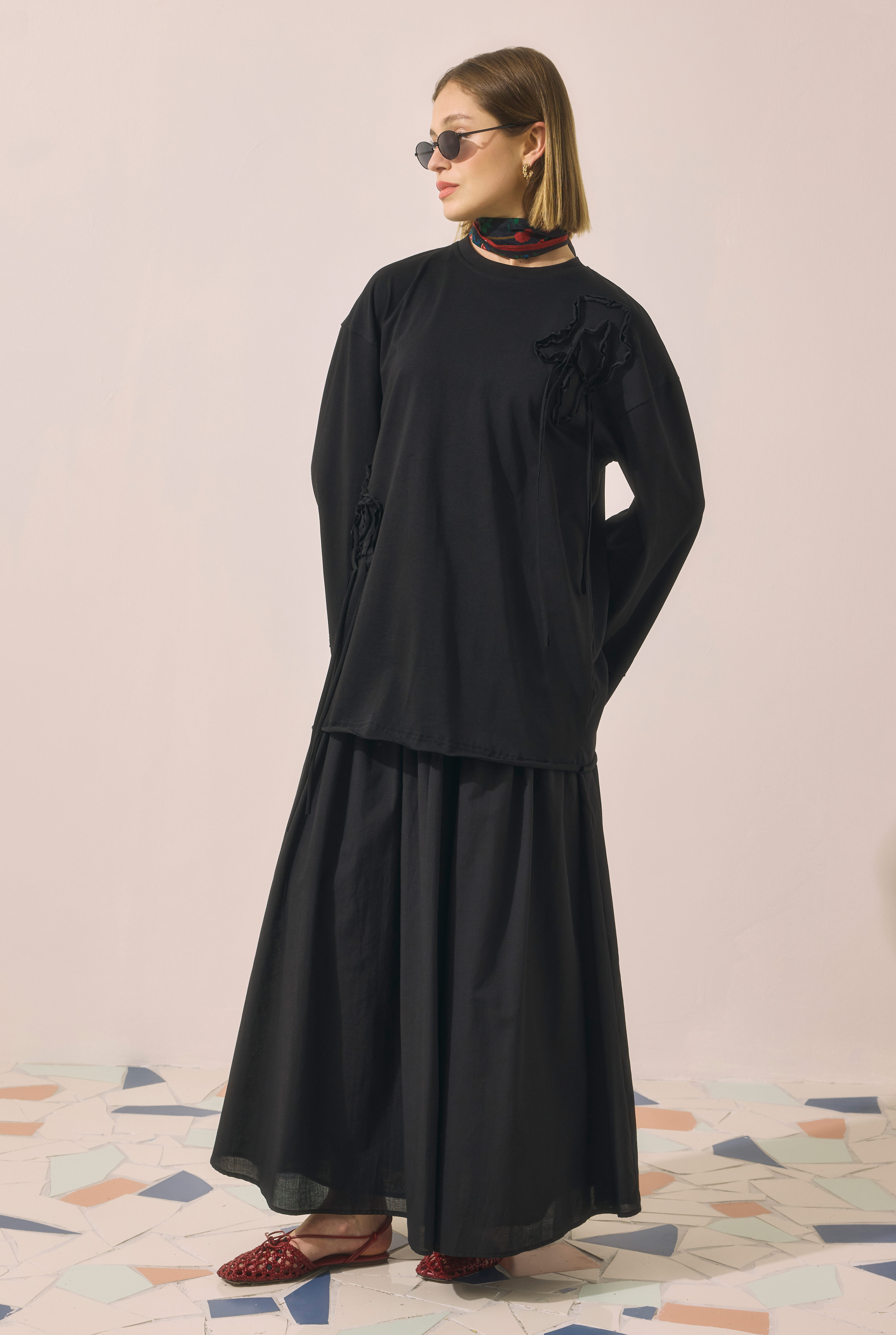 Embossed Embroidered Sweatshirt Black - 4