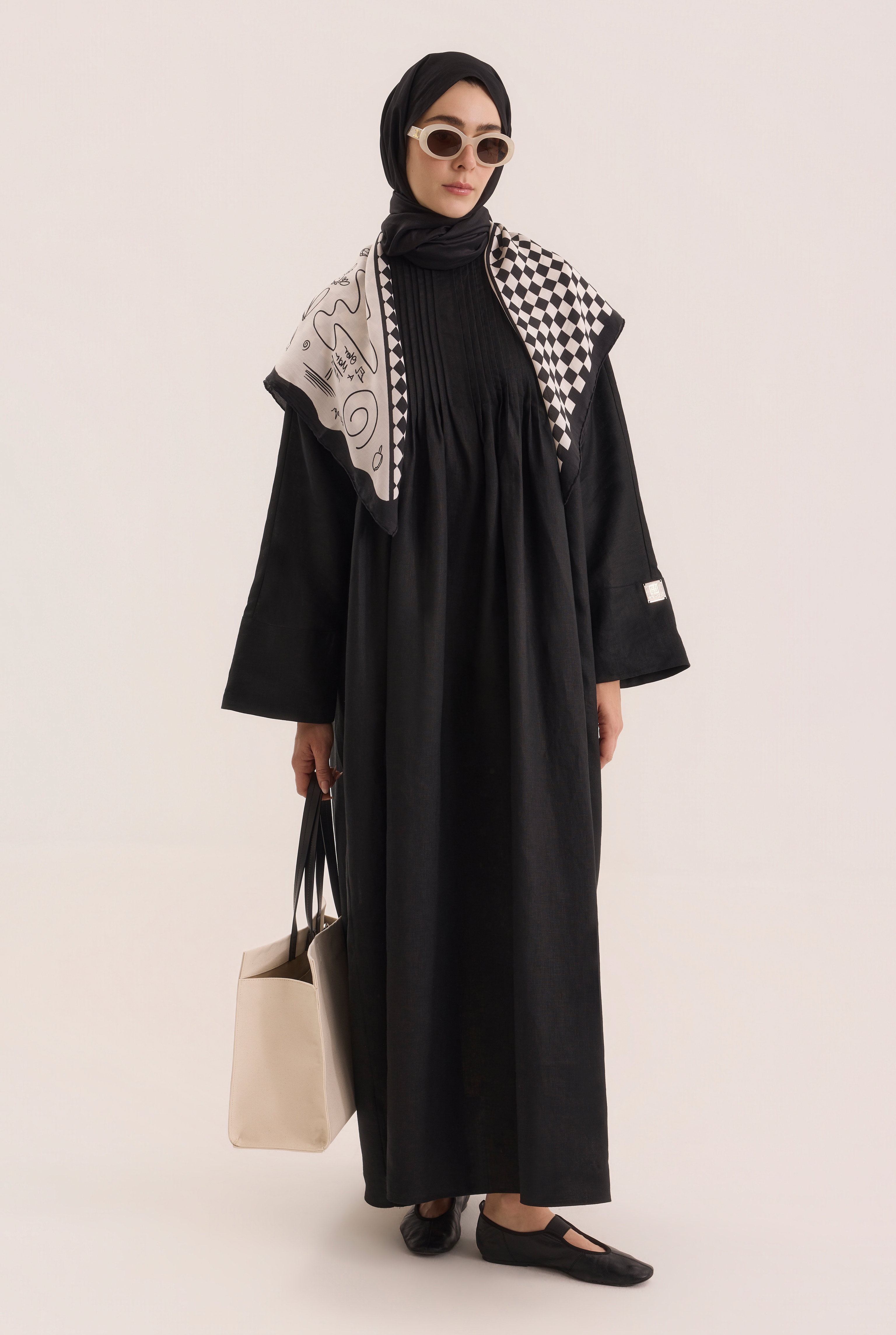 Pintuck Detailed Linen Abaya Black - HE-QA