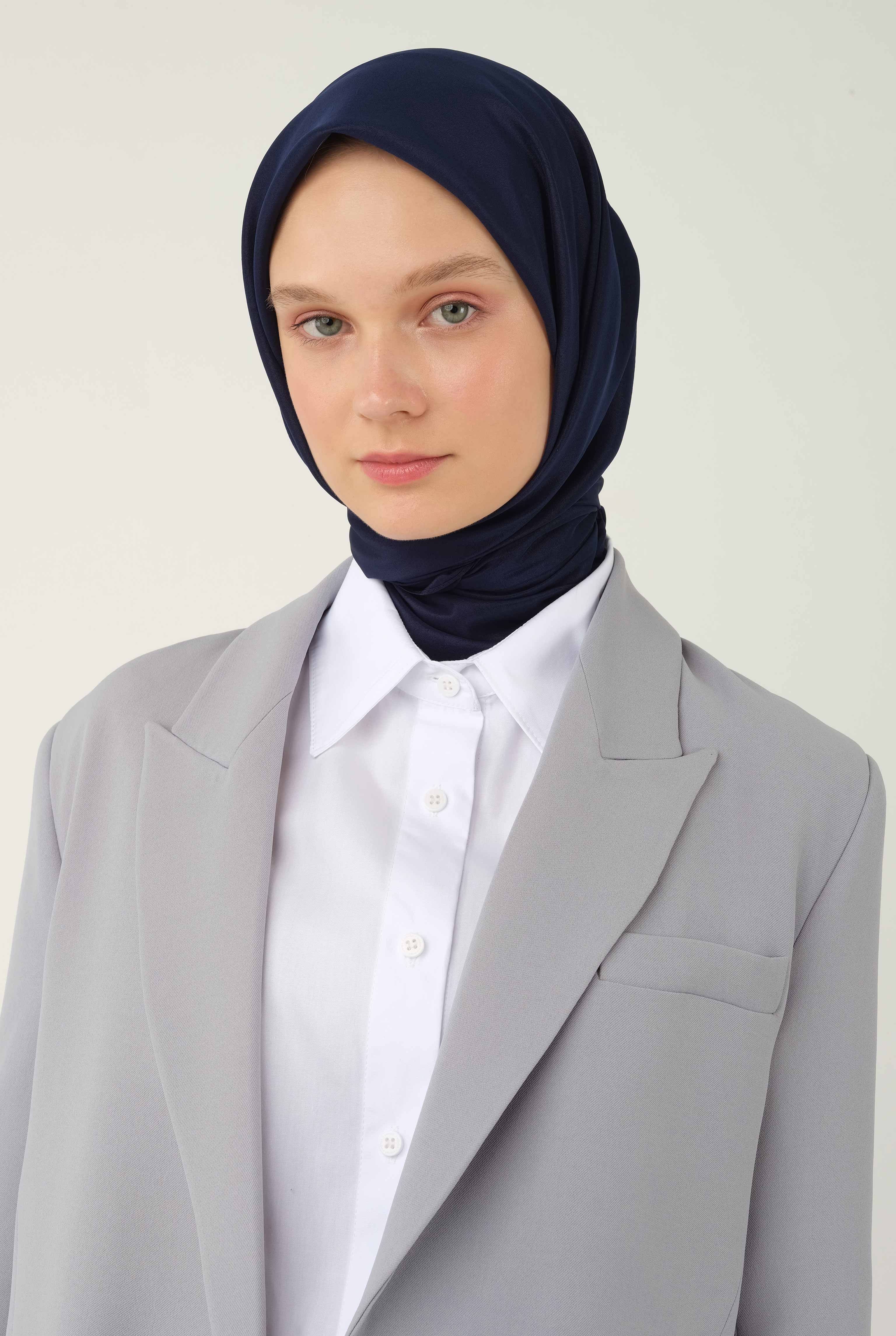 Soft Wrinkled Scarf Dark Navy Blue - 2