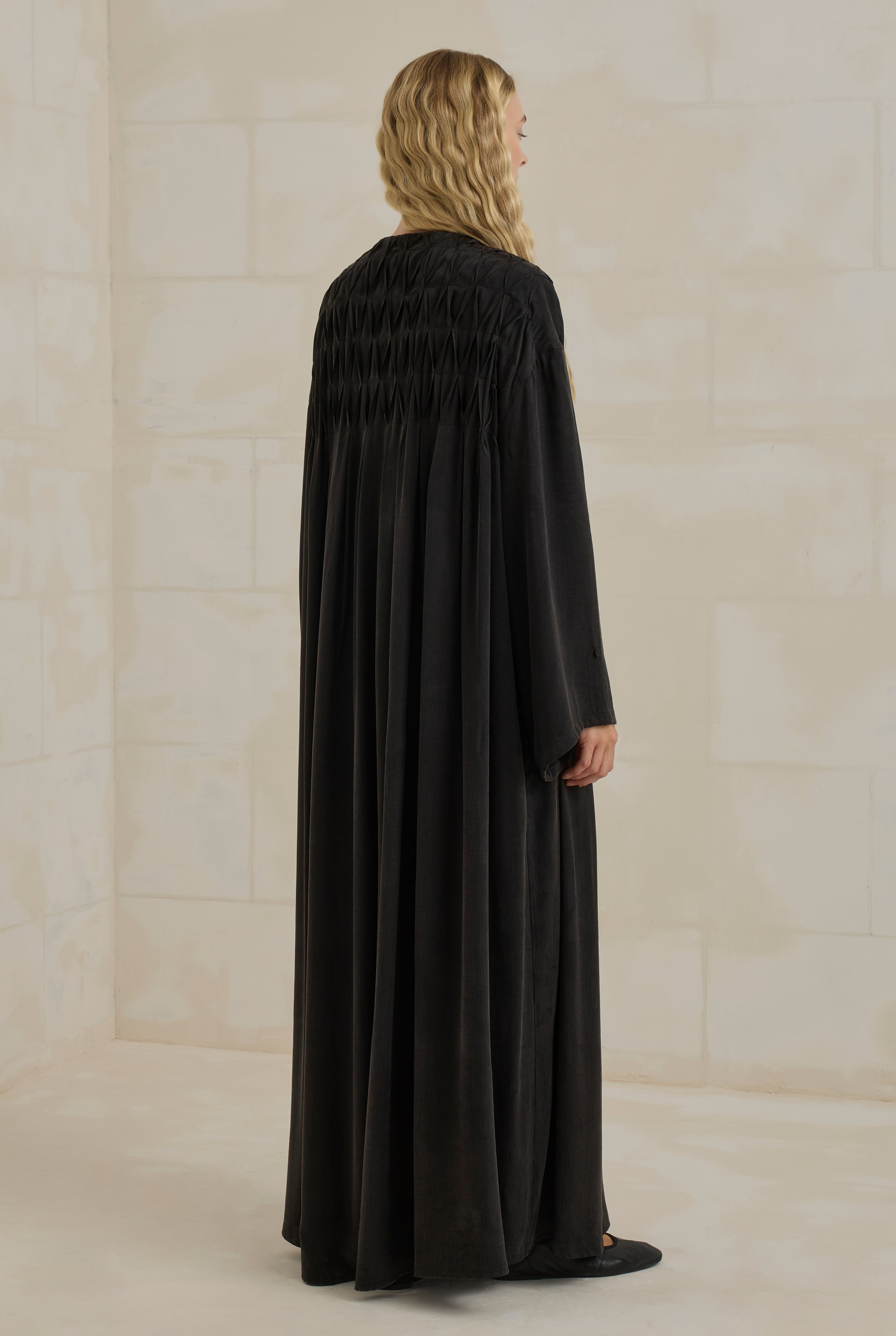 Pintuck Detail Lyocell Abaya Black - 3