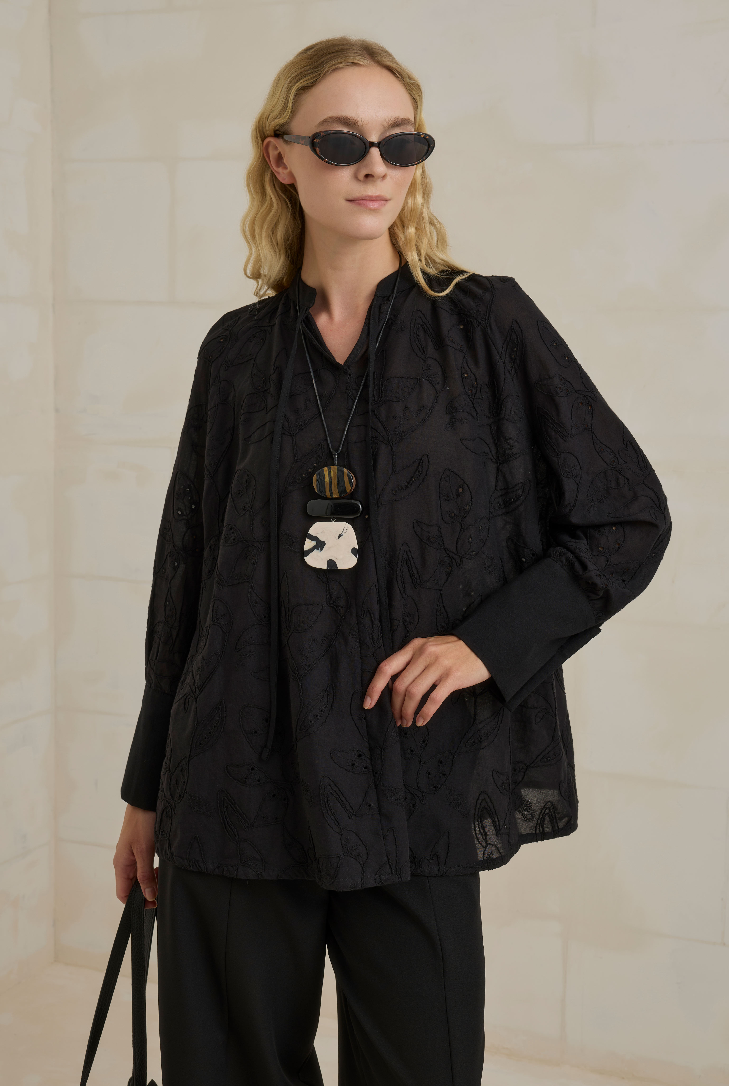 Guipure Tunic Black - 3